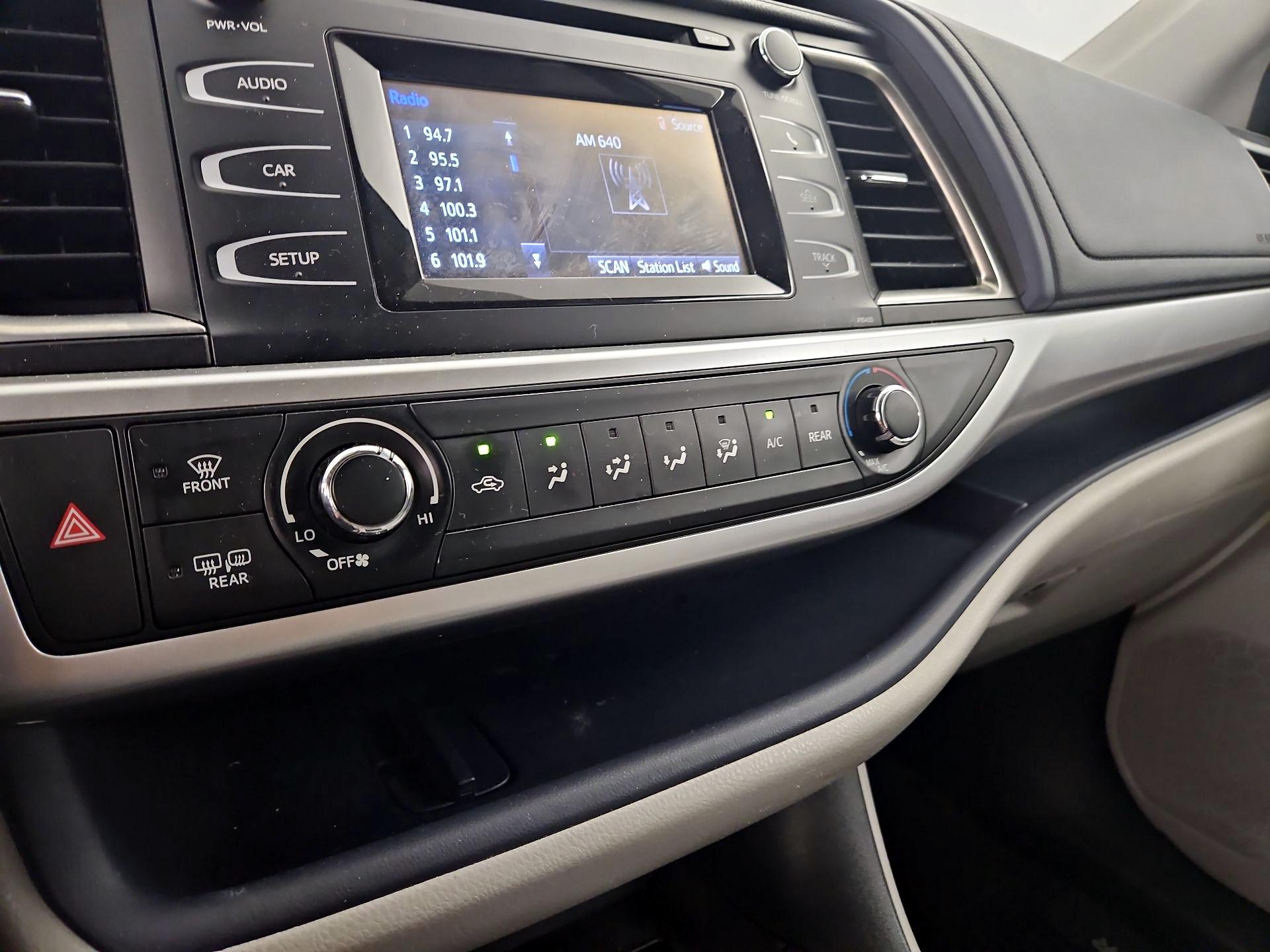 Thumbnail: 2015 Toyota Highlander - 16