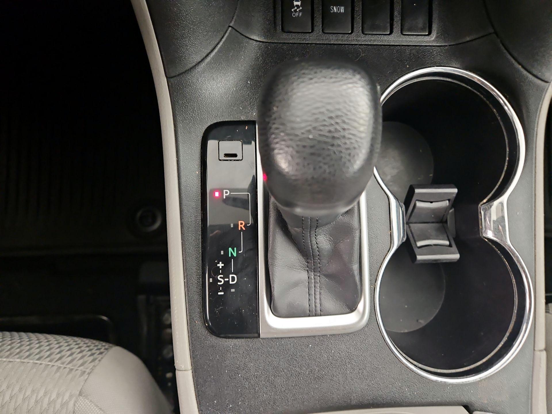 Thumbnail: 2015 Toyota Highlander - 17