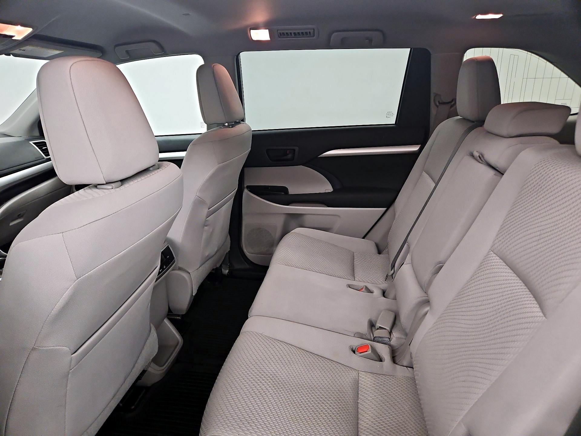 Thumbnail: 2015 Toyota Highlander - 19