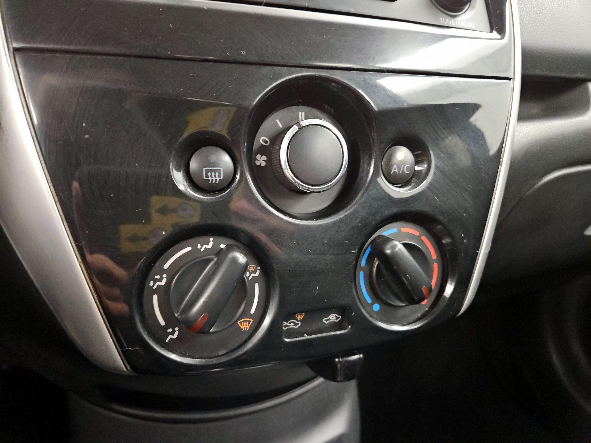 Thumbnail: 2015 Nissan Versa Note - 15