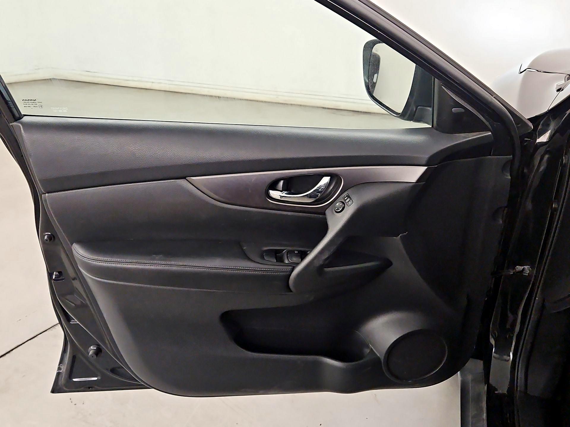 Thumbnail: 2016 Nissan Rogue - 12