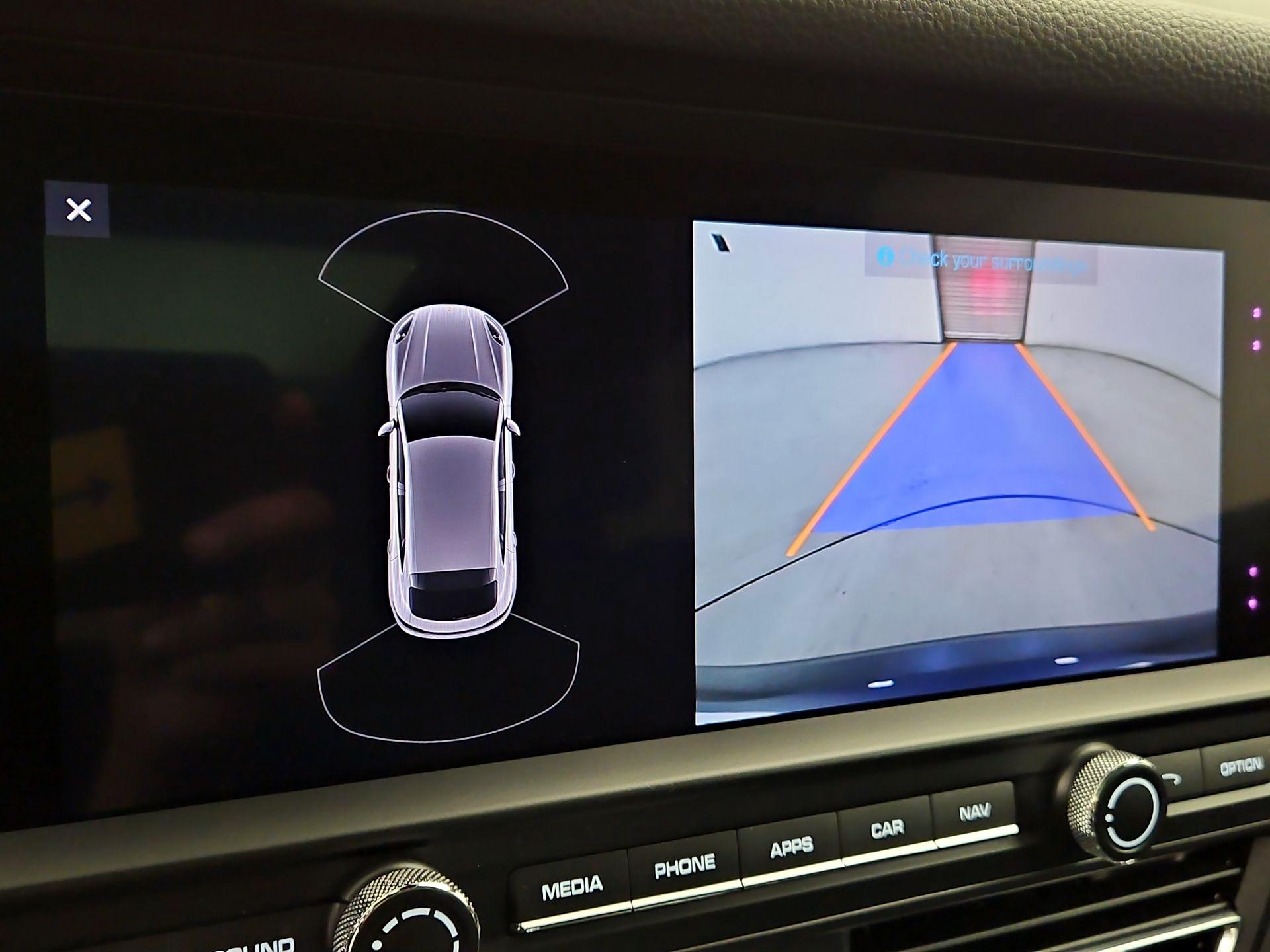 Thumbnail: 2020 Porsche Macan - 15