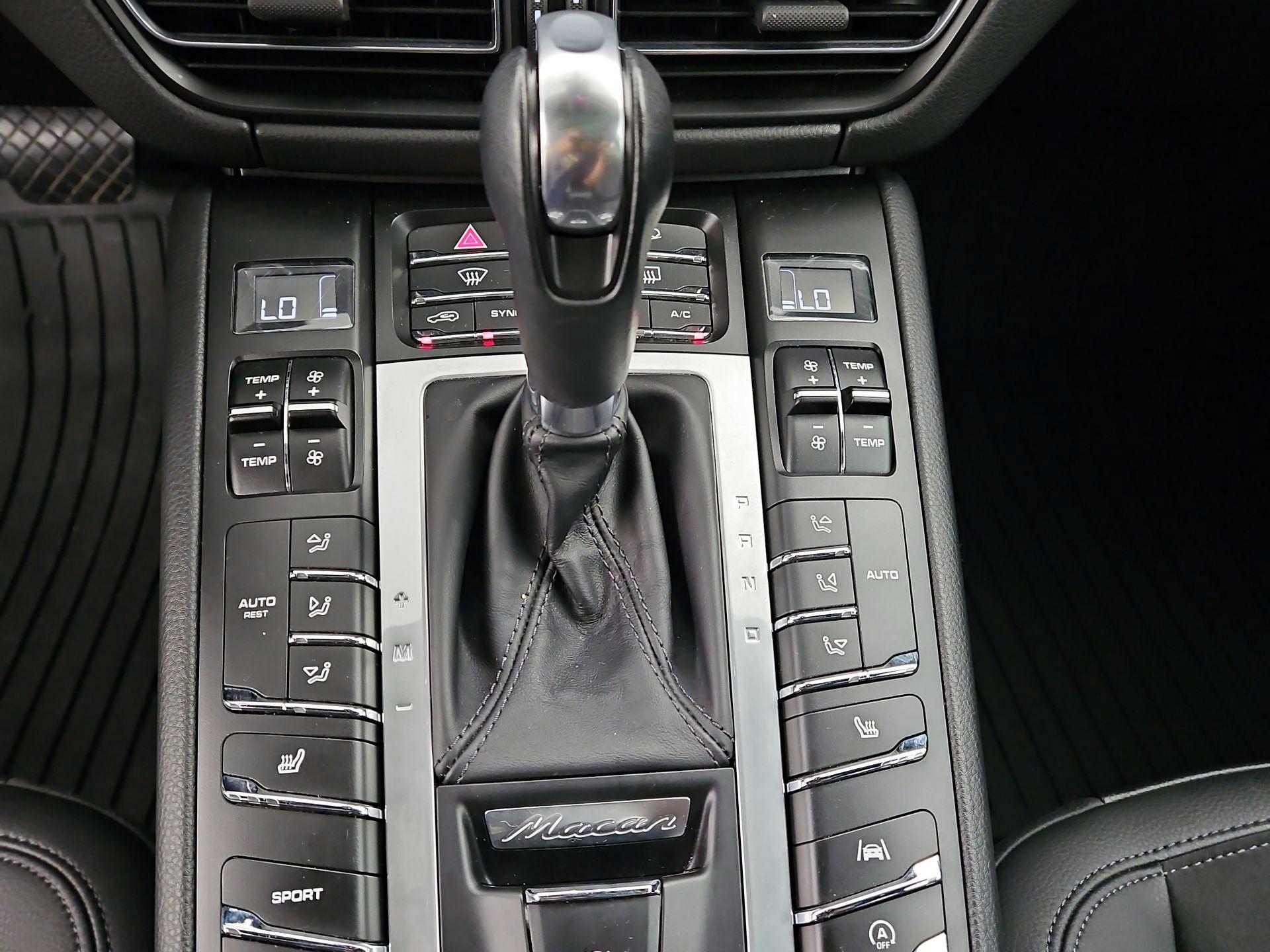 Thumbnail: 2020 Porsche Macan - 17