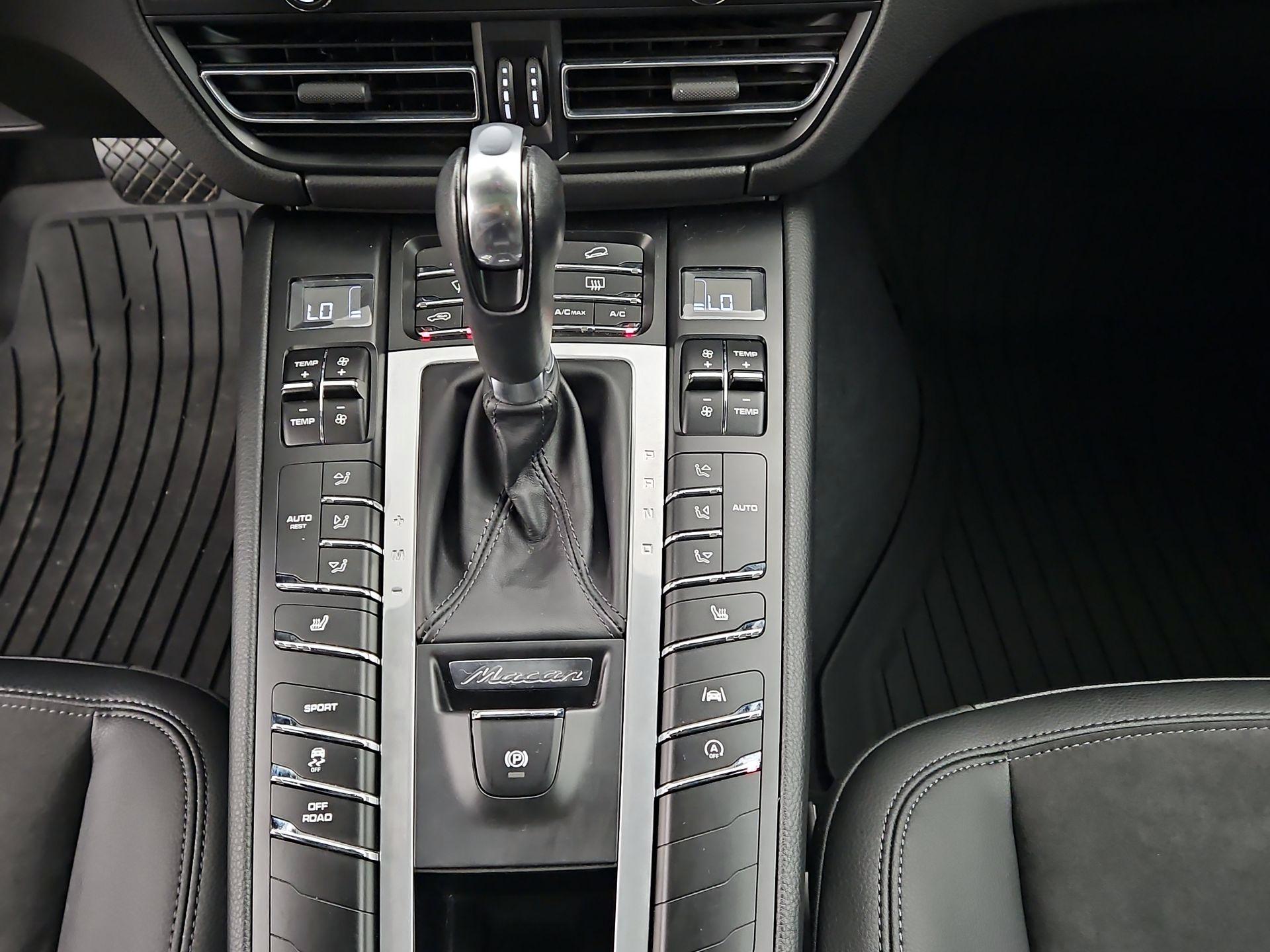 Thumbnail: 2020 Porsche Macan - 18