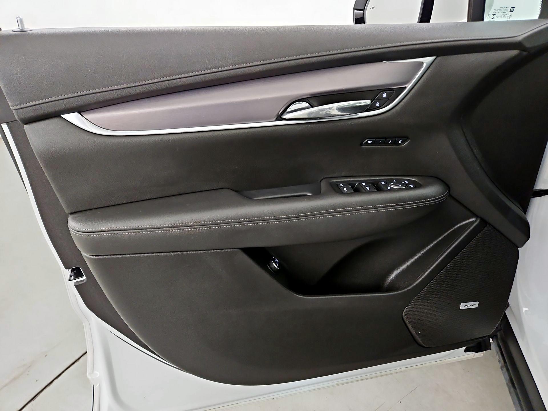 Thumbnail: 2022 Cadillac XT6 - 12