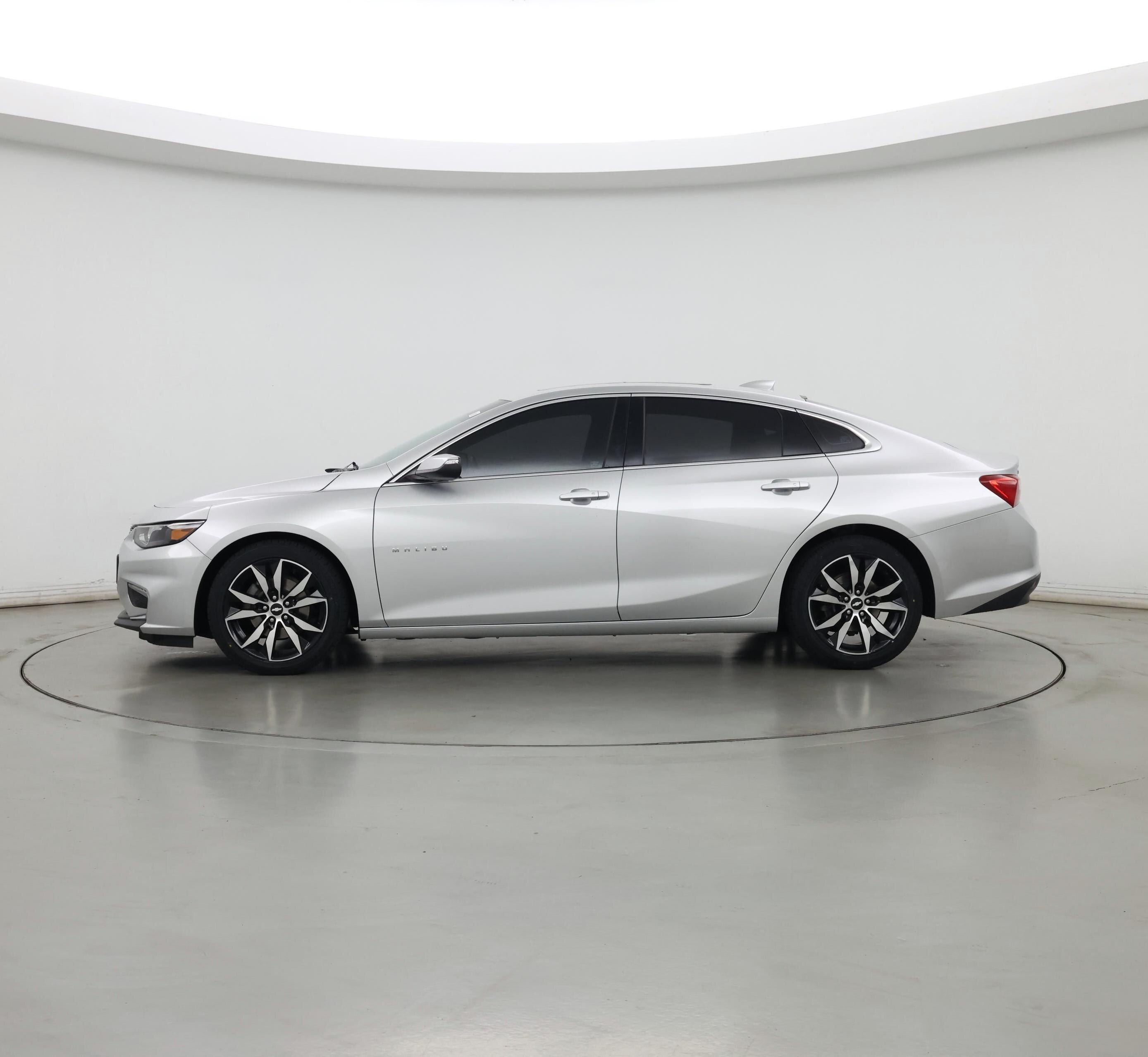 Thumbnail: 2018 Chevrolet Malibu - 3