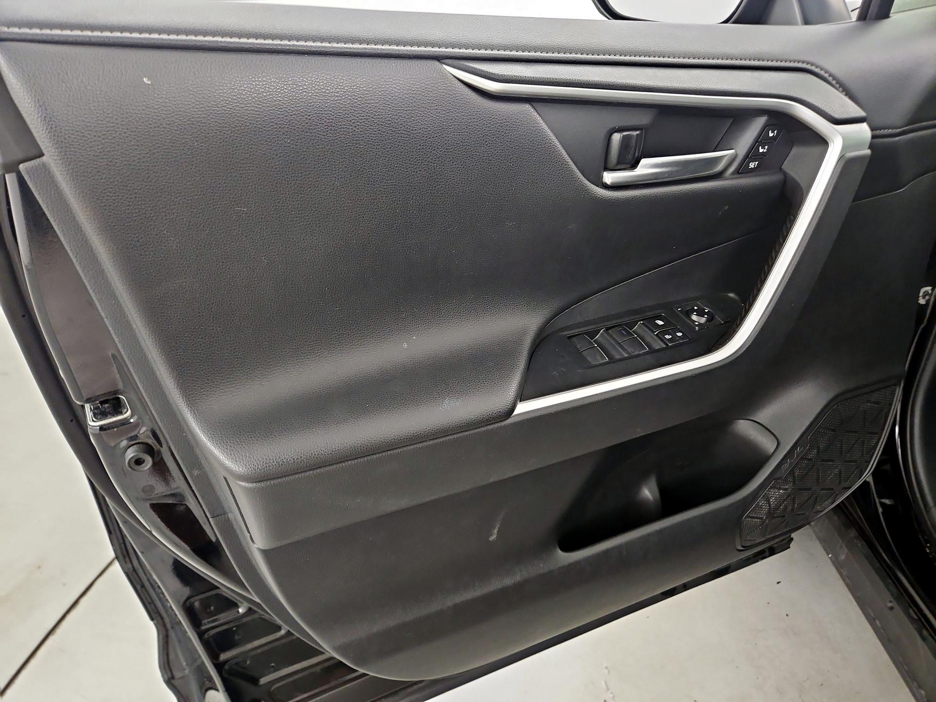 Thumbnail: 2019 Toyota RAV4 - 12