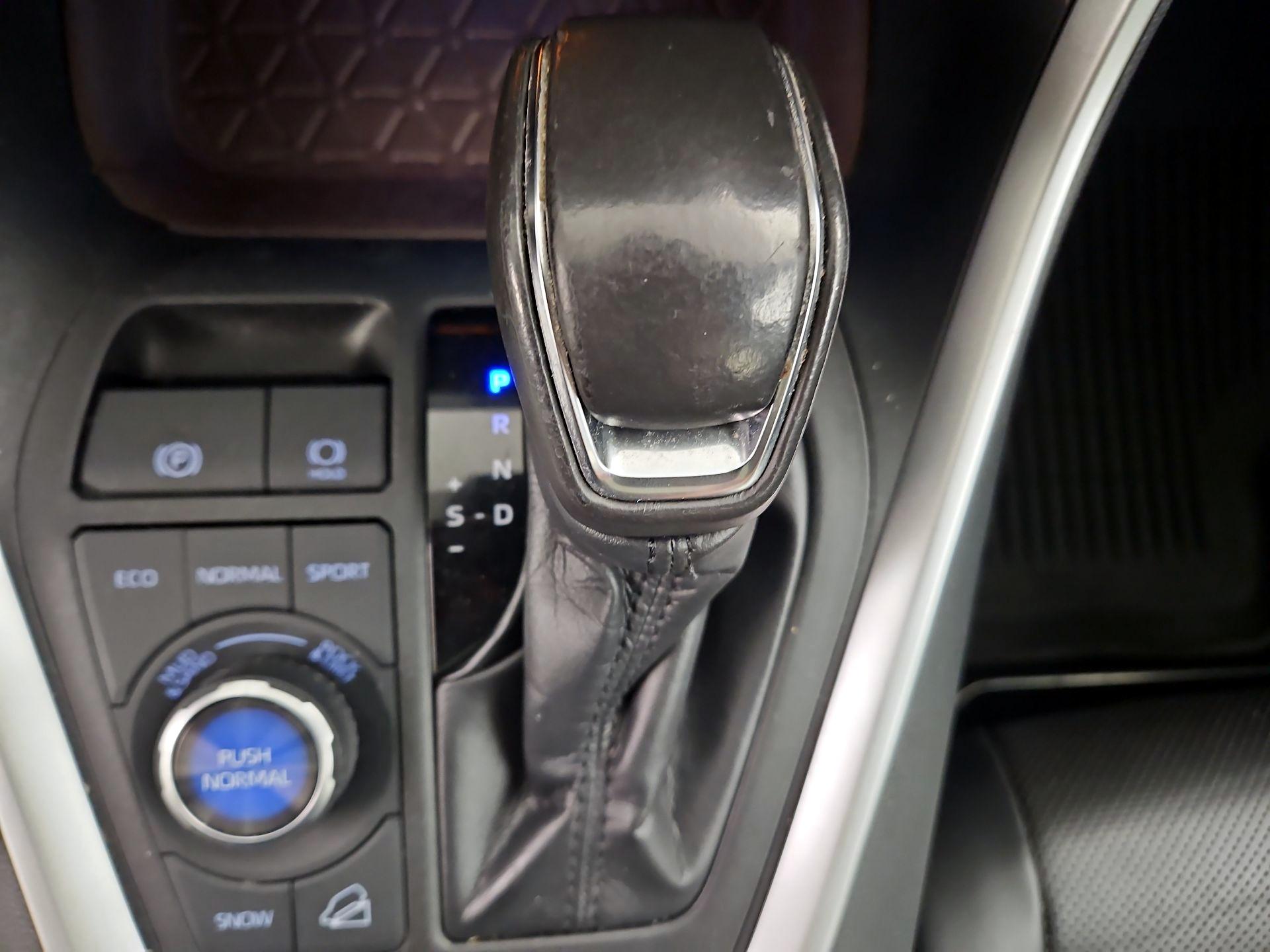 Thumbnail: 2019 Toyota RAV4 - 18