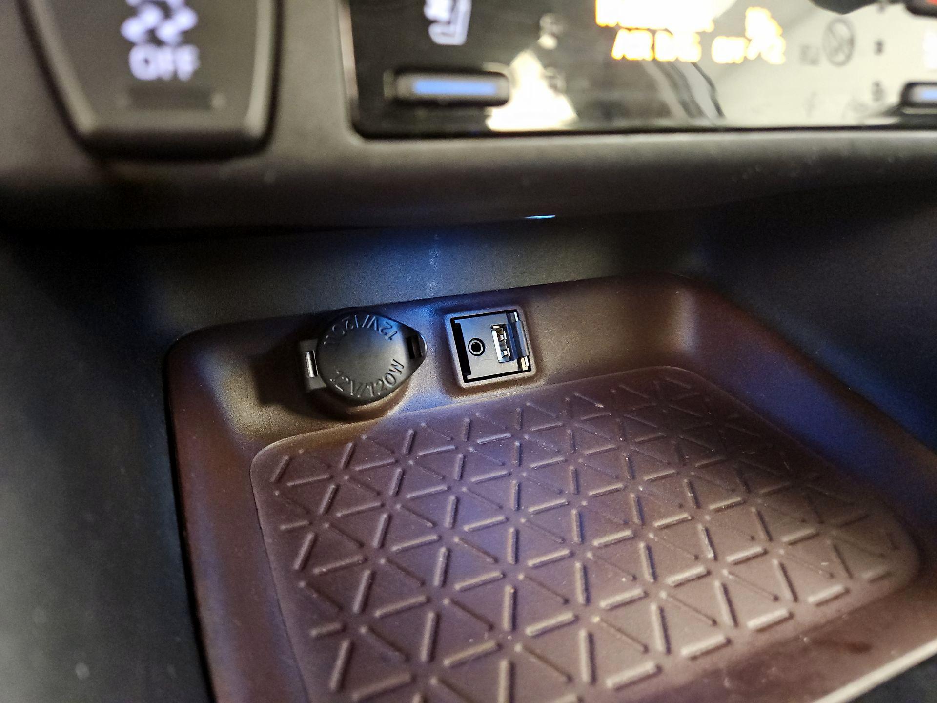 Thumbnail: 2019 Toyota RAV4 - 19