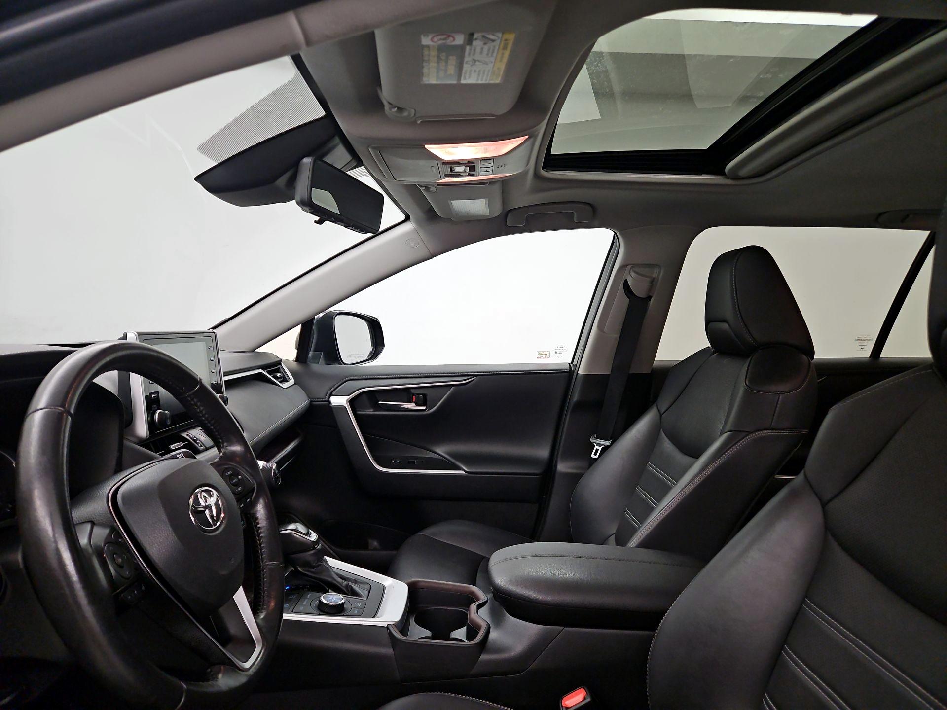 Thumbnail: 2019 Toyota RAV4 - 20