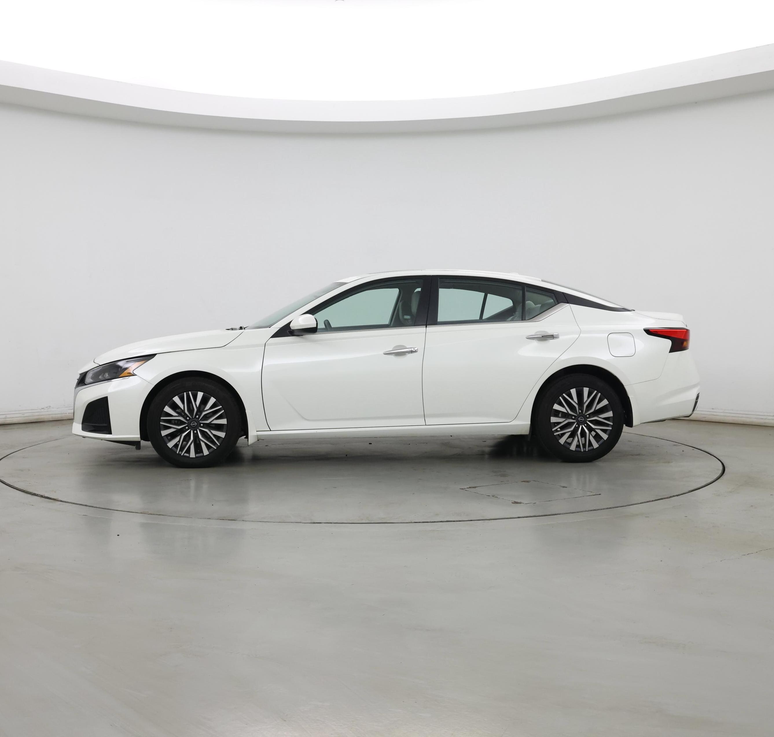 Thumbnail: 2023 Nissan Altima - 3