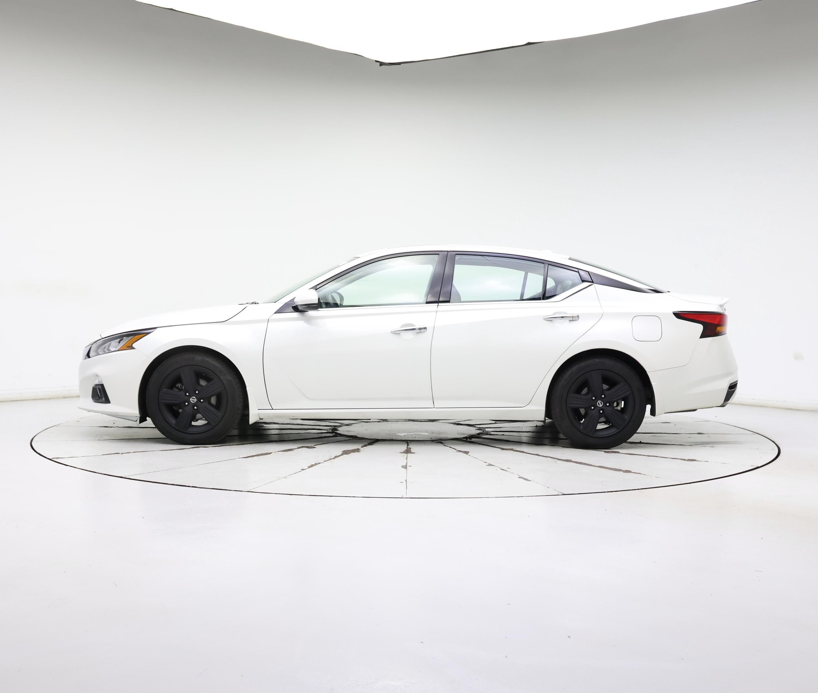 Thumbnail: 2022 Nissan Altima - 3