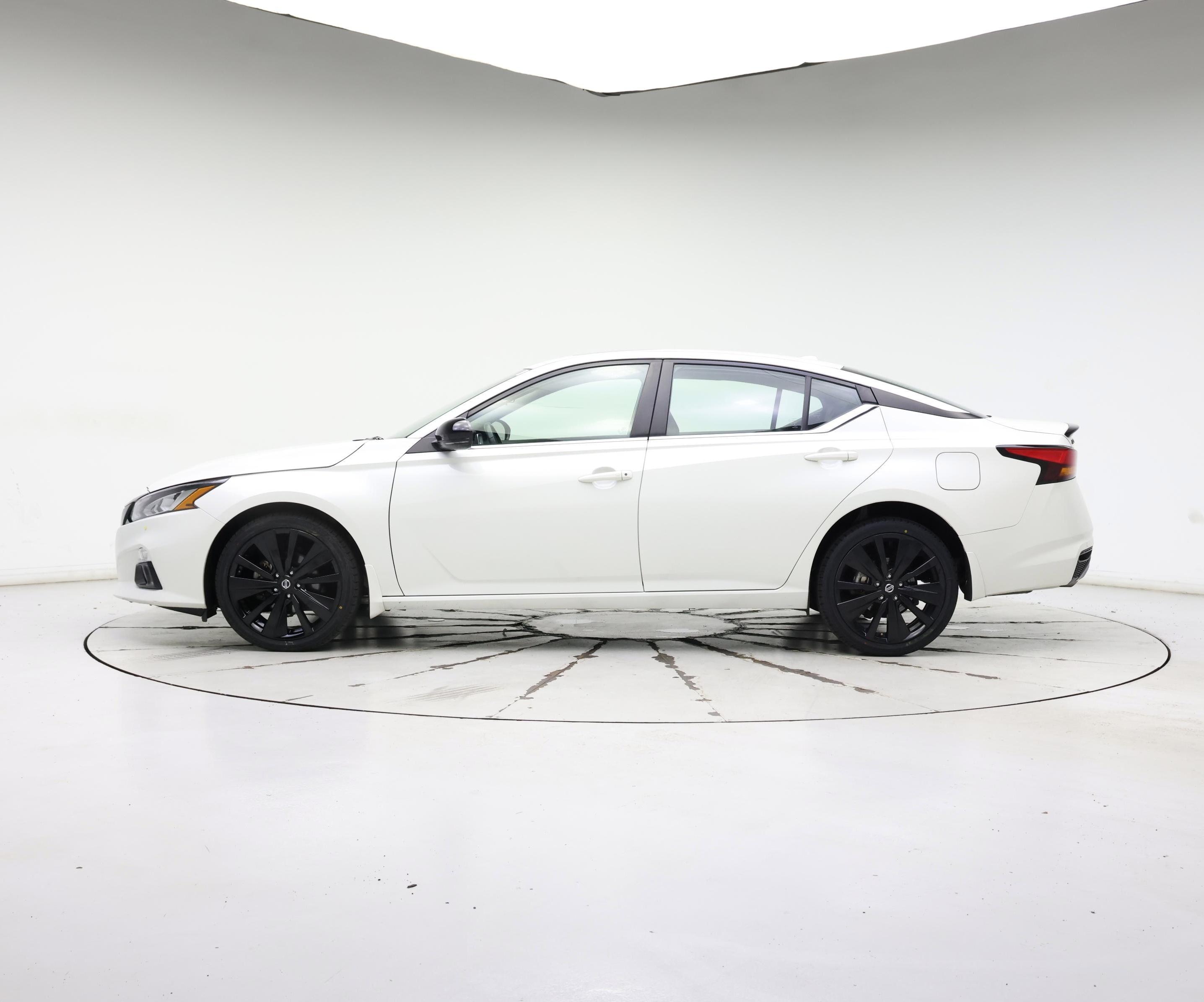 Thumbnail: 2022 Nissan Altima - 3