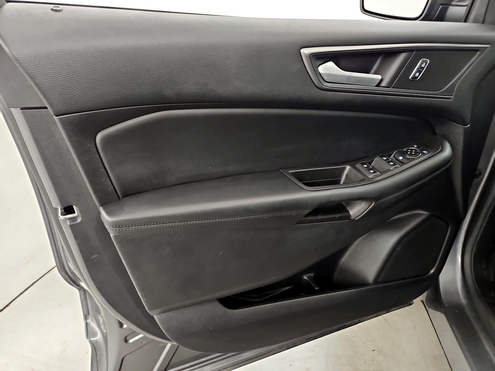Thumbnail: 2021 Ford Edge - 12