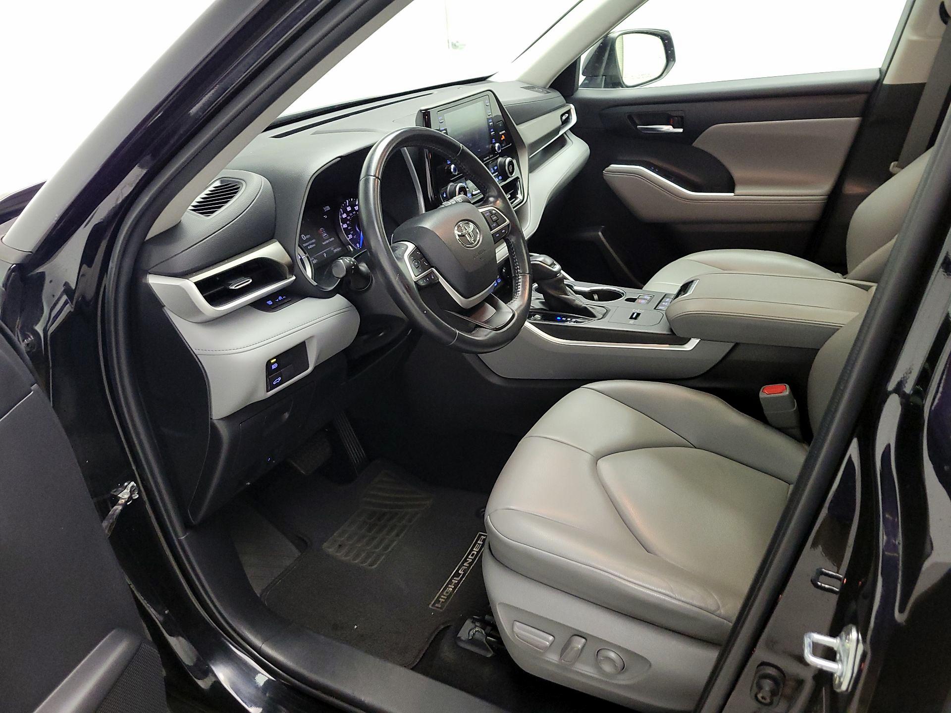 Thumbnail: 2022 Toyota Highlander - 11