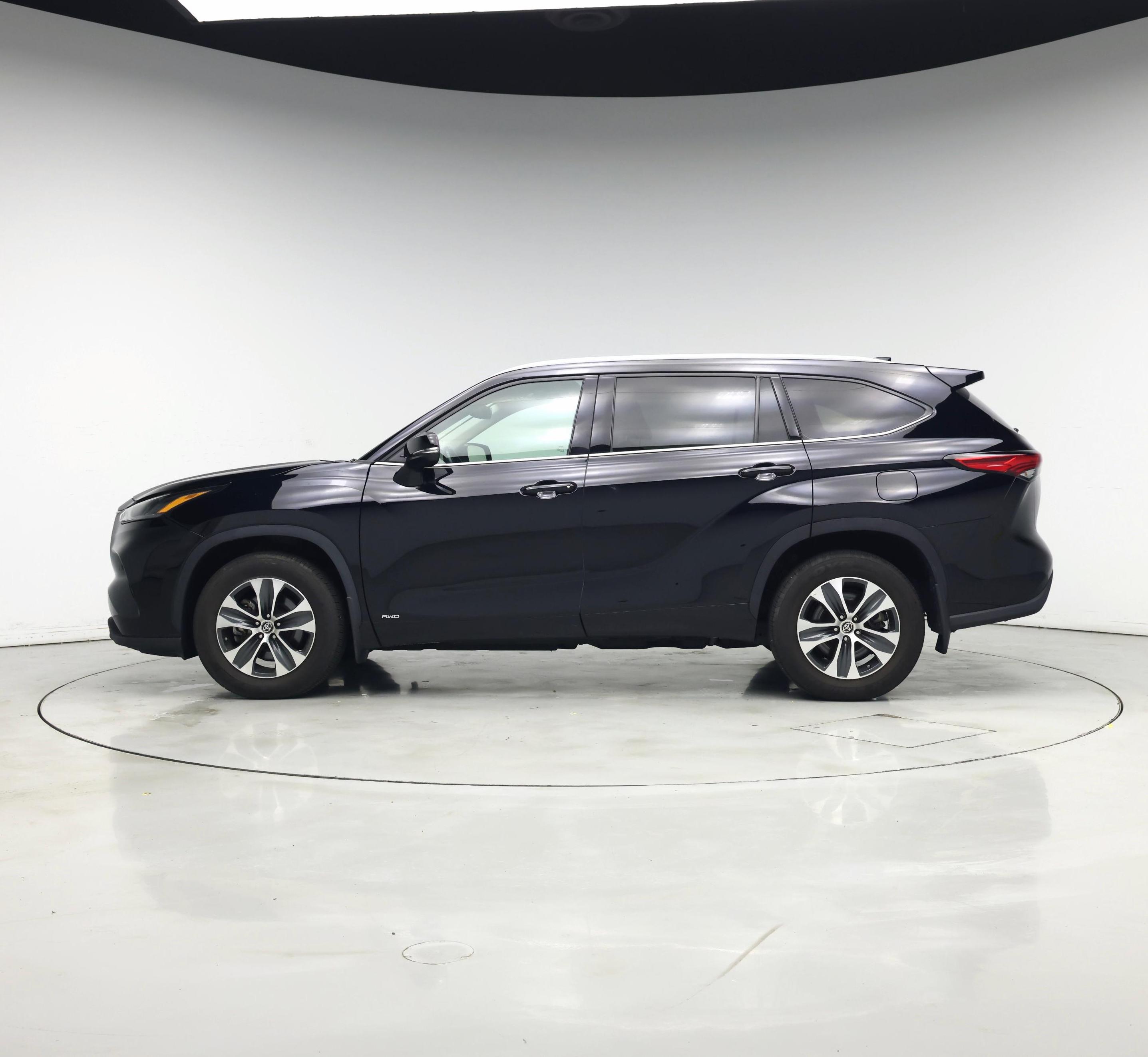 Thumbnail: 2022 Toyota Highlander - 3