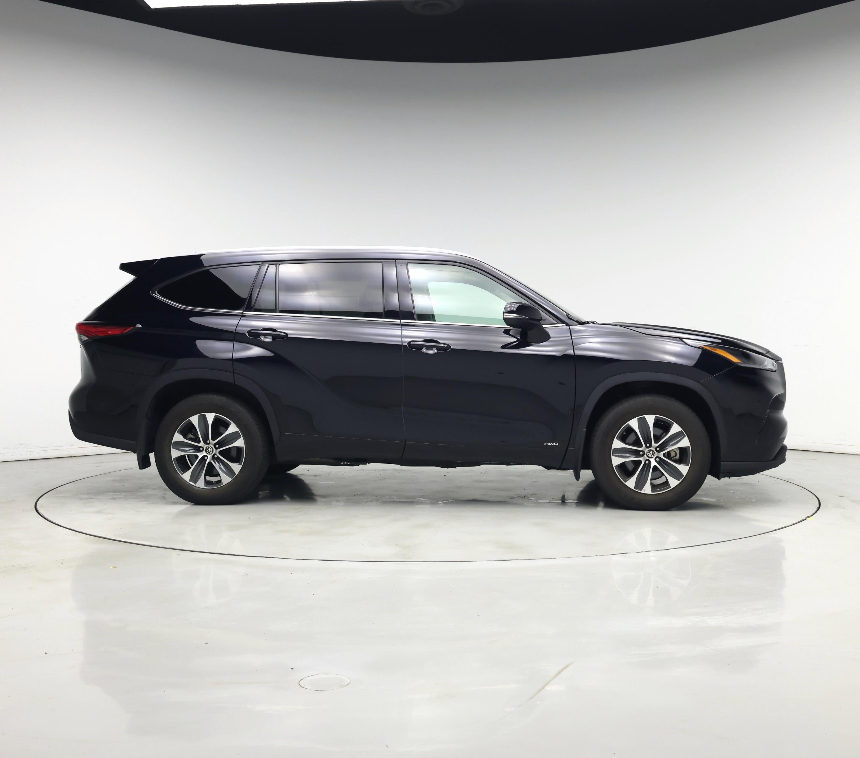 Thumbnail: 2022 Toyota Highlander - 7