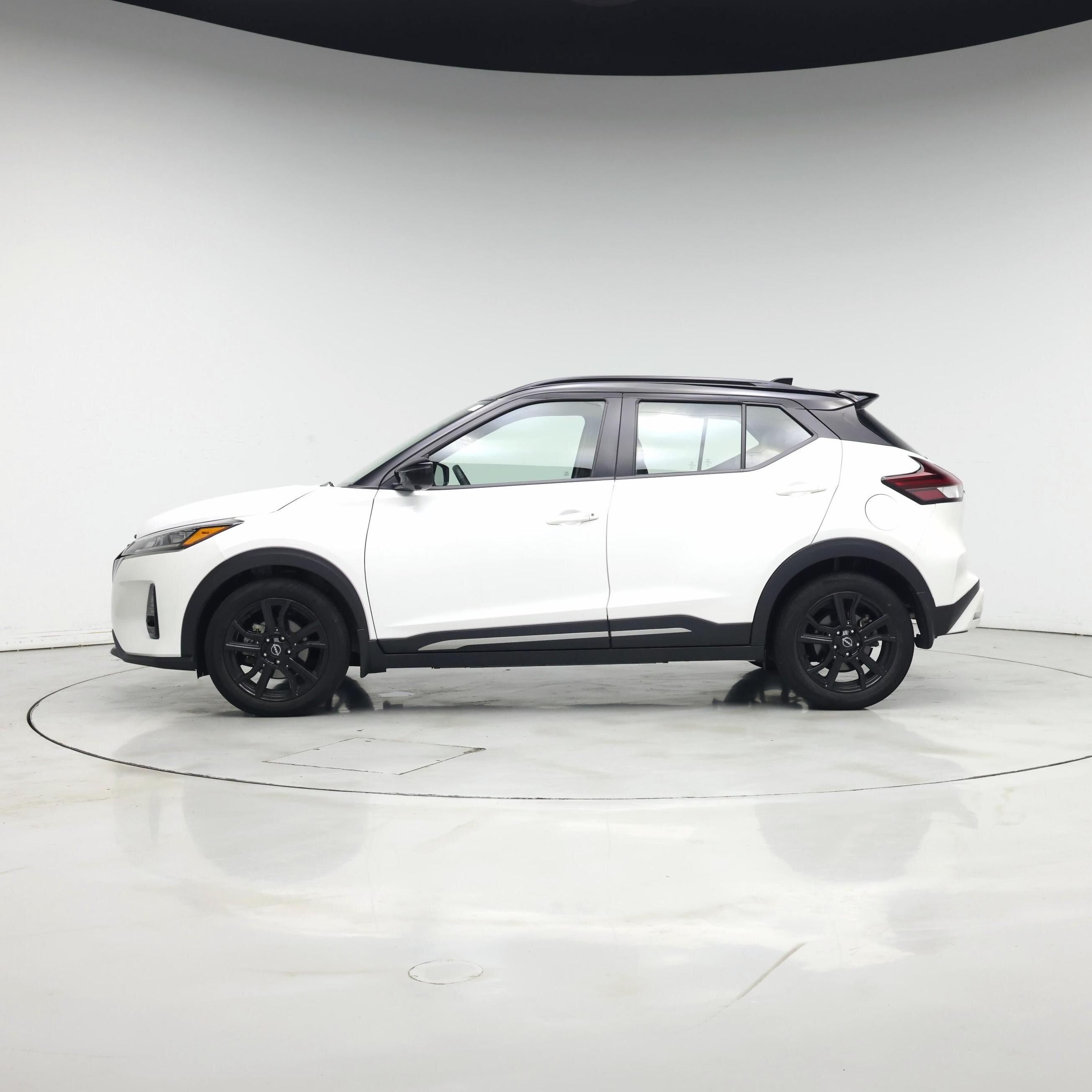Thumbnail: 2022 Nissan Kicks - 3