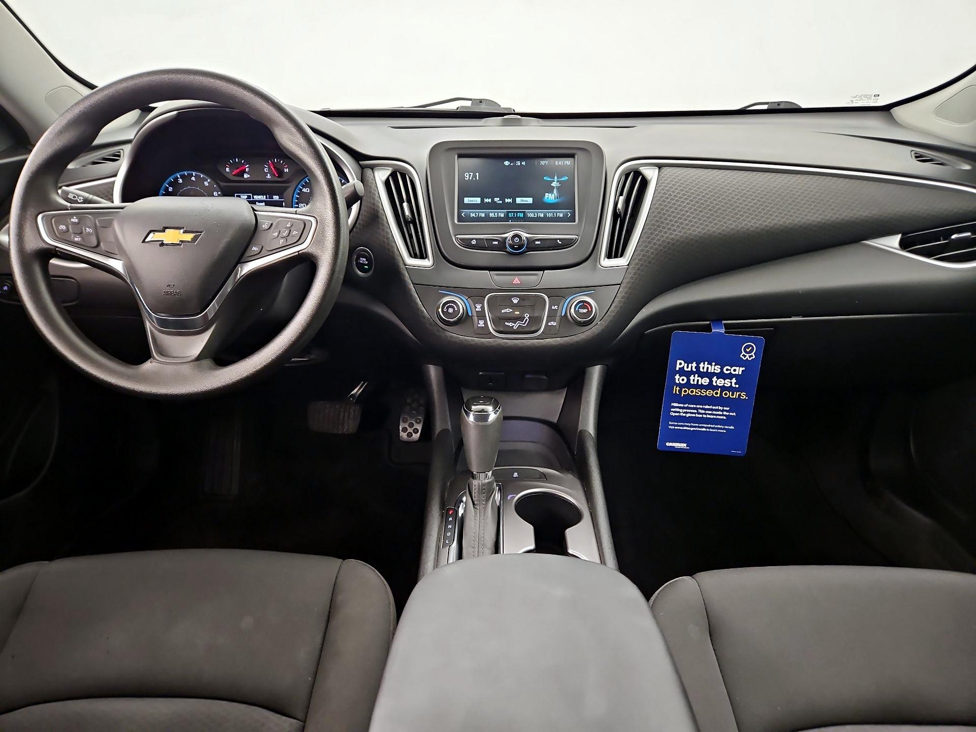 Thumbnail: 2018 Chevrolet Malibu - 9