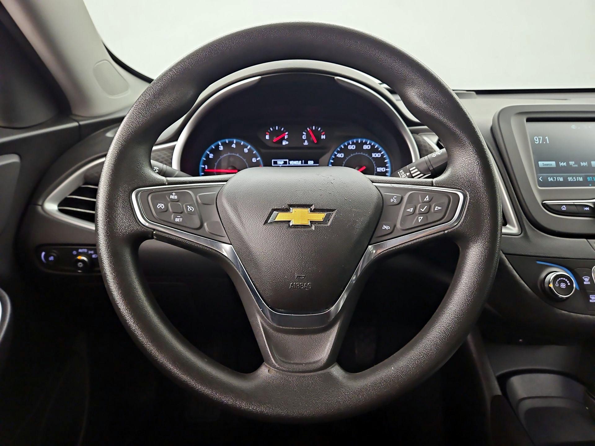 Thumbnail: 2018 Chevrolet Malibu - 10