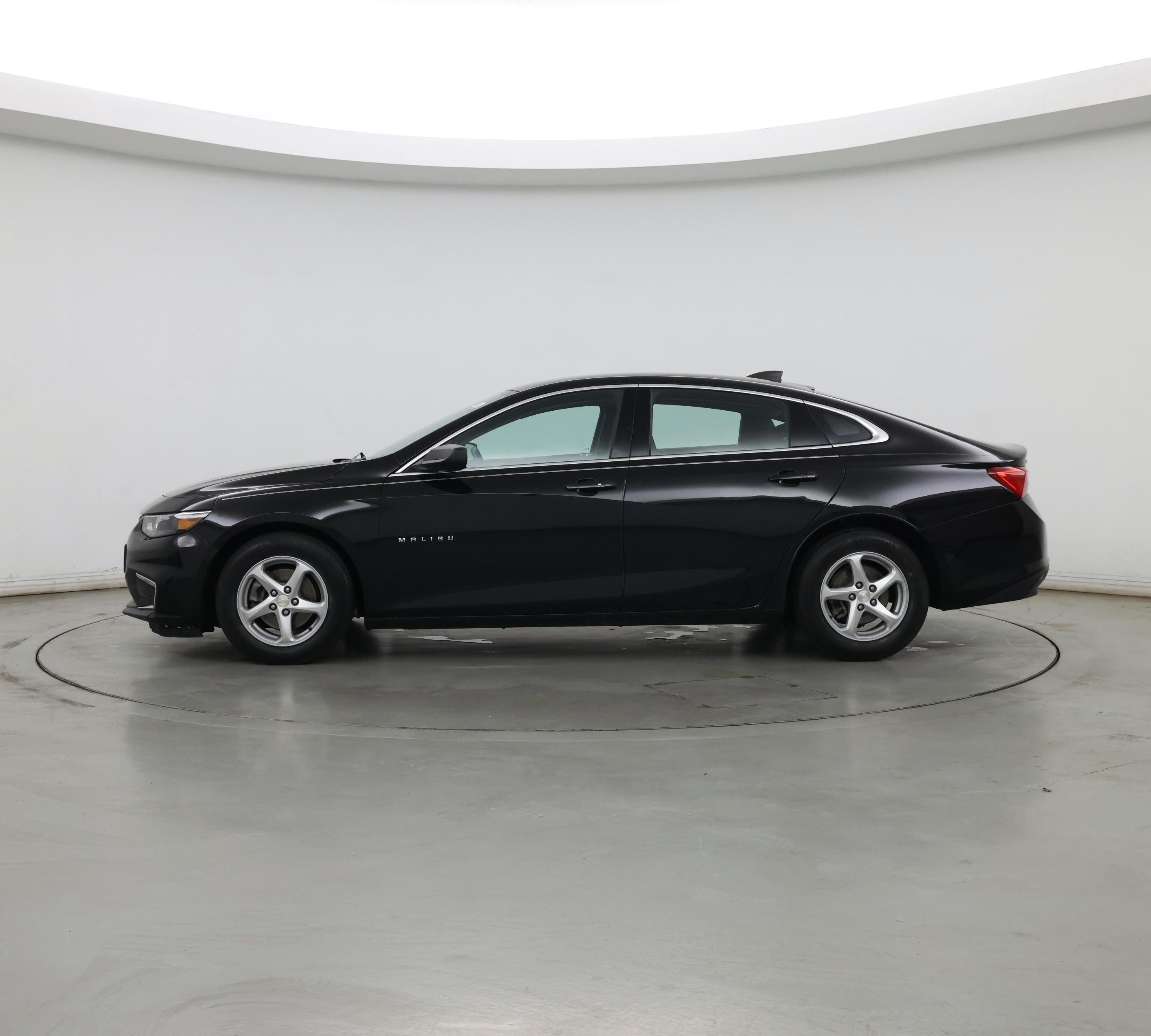 Thumbnail: 2018 Chevrolet Malibu - 3