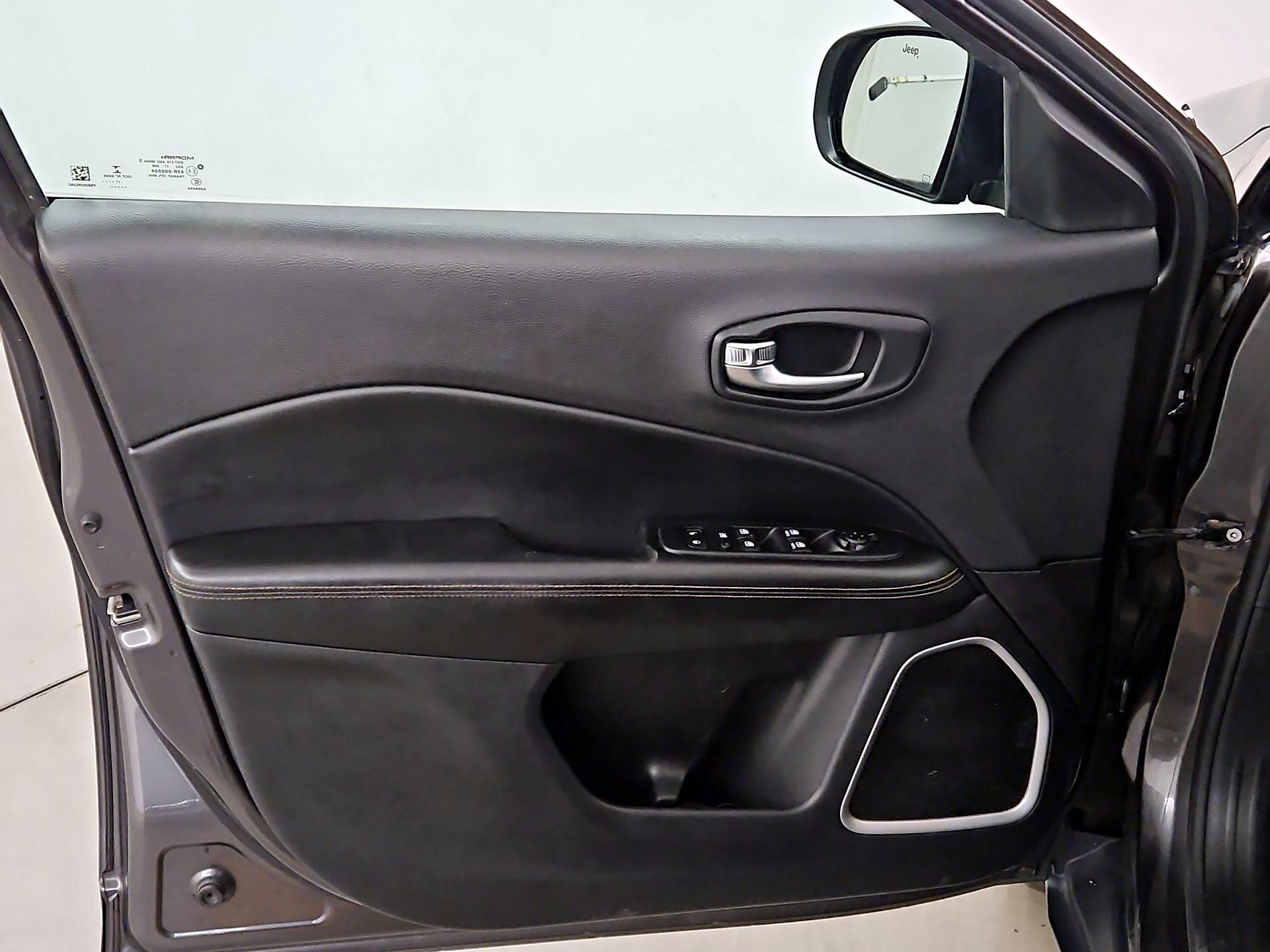 Thumbnail: 2018 Jeep Compass - 12