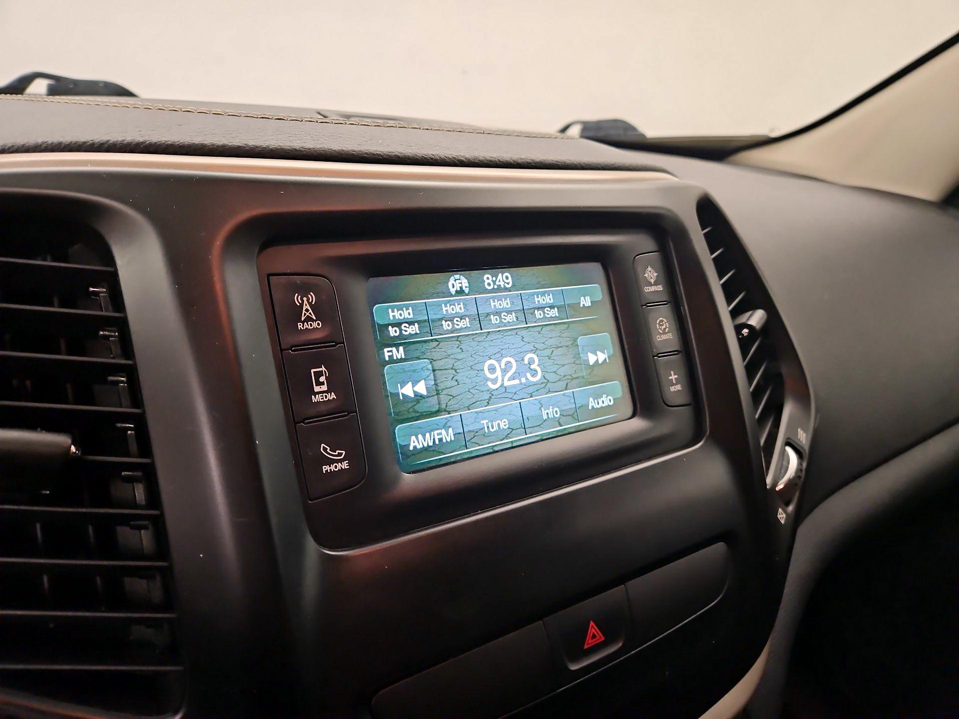 Thumbnail: 2016 Jeep Cherokee - 14