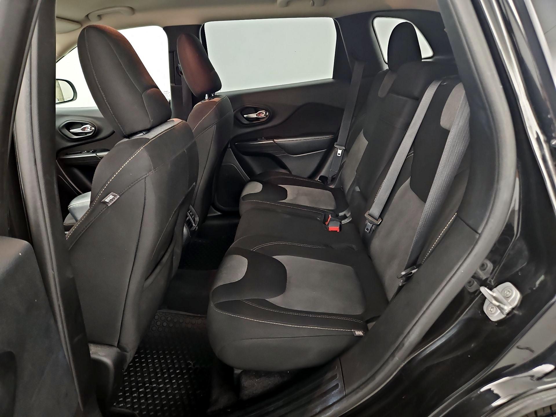 Thumbnail: 2016 Jeep Cherokee - 18