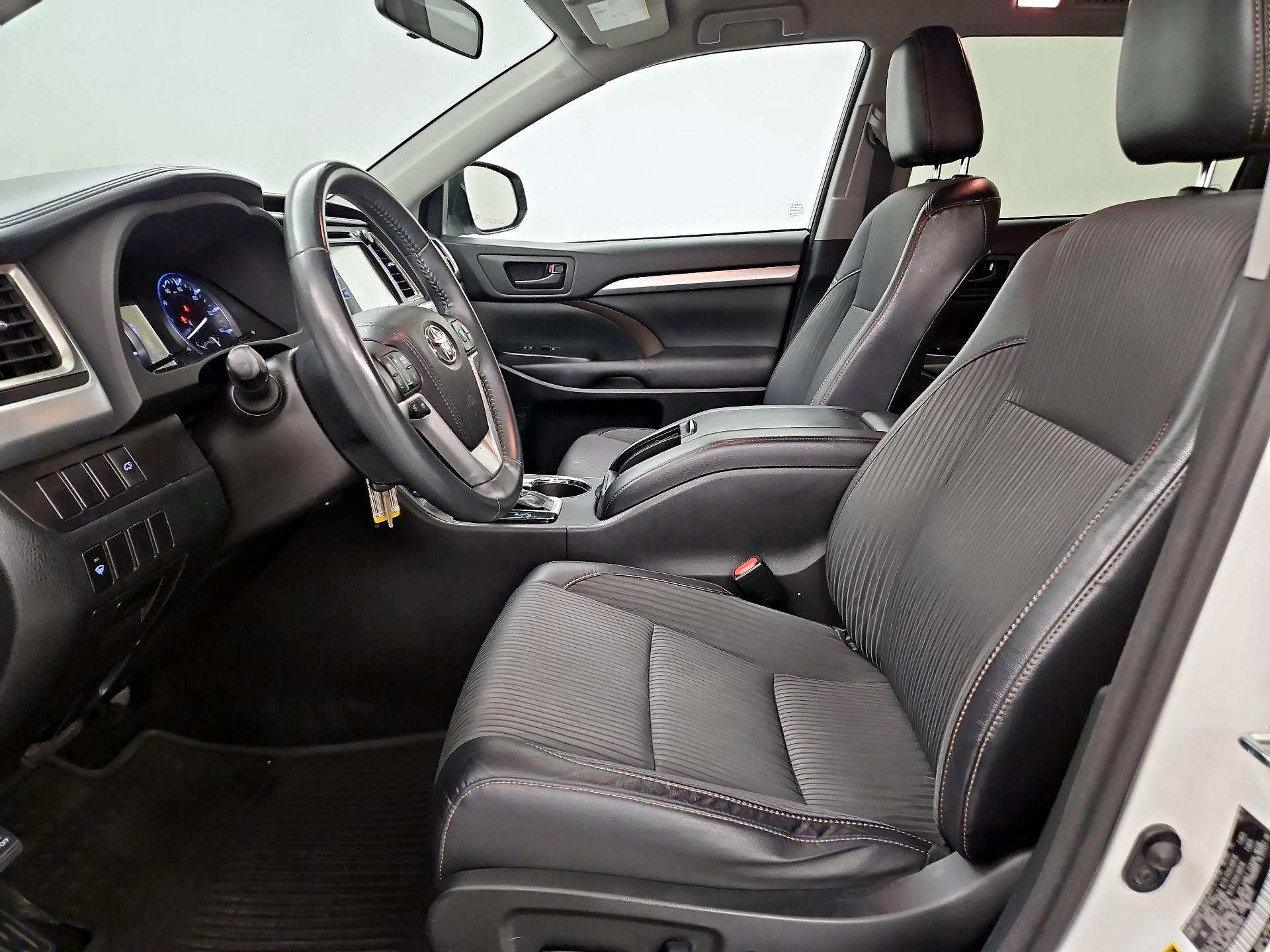 Thumbnail: 2016 Toyota Highlander - 11