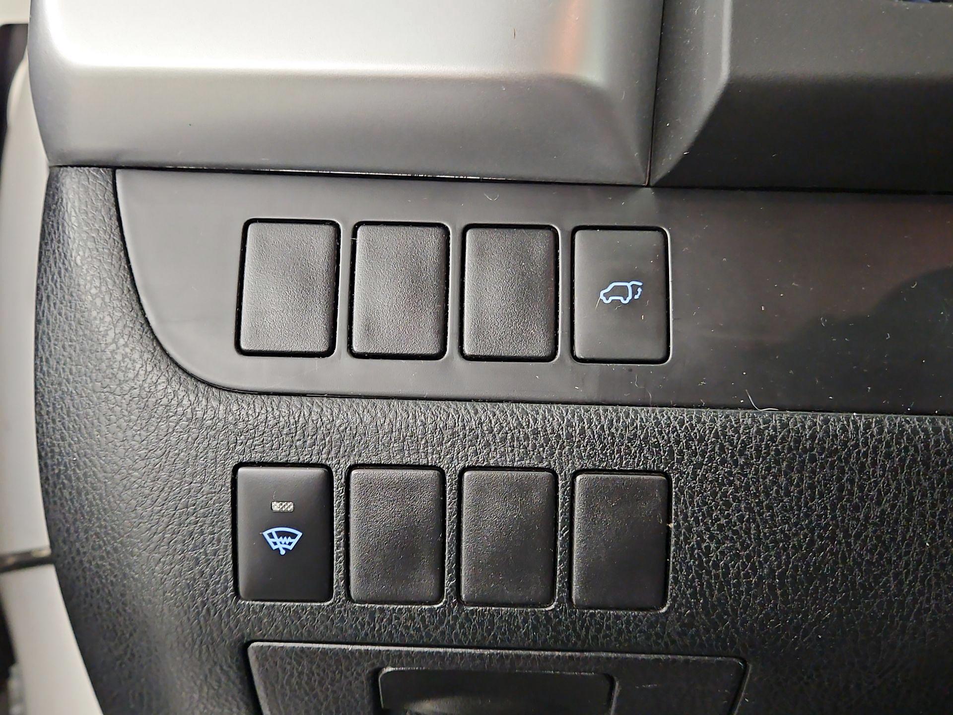 Thumbnail: 2016 Toyota Highlander - 13