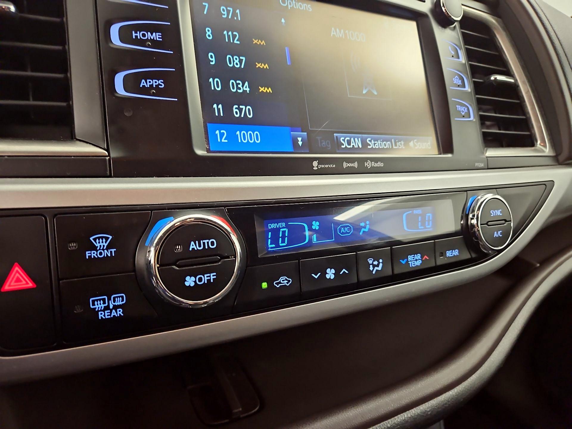 Thumbnail: 2016 Toyota Highlander - 16