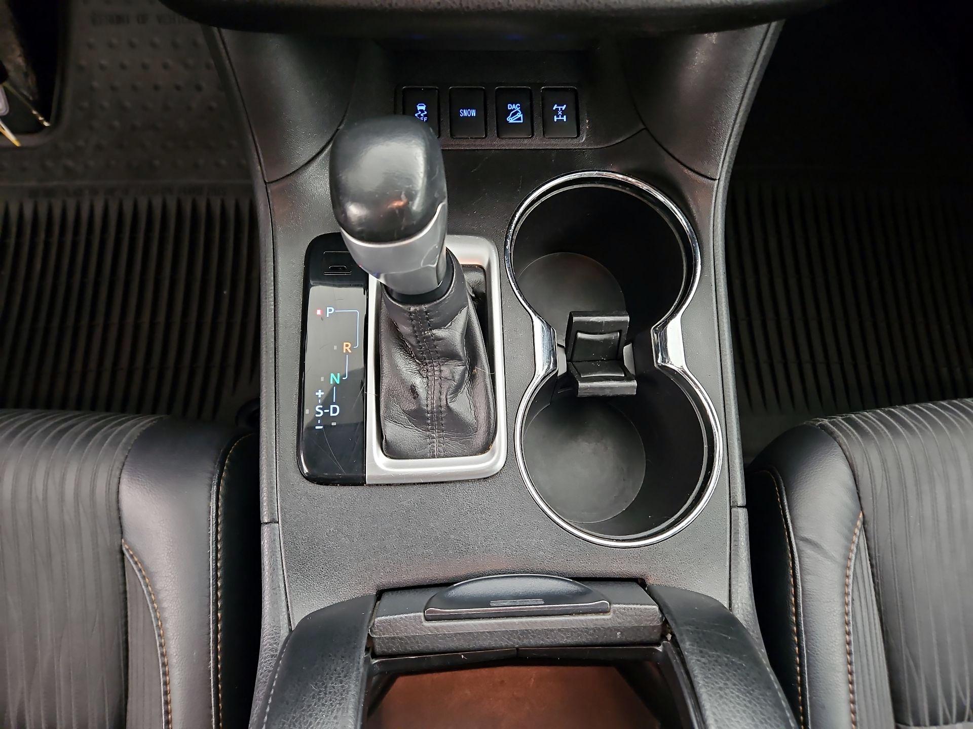 Thumbnail: 2016 Toyota Highlander - 17
