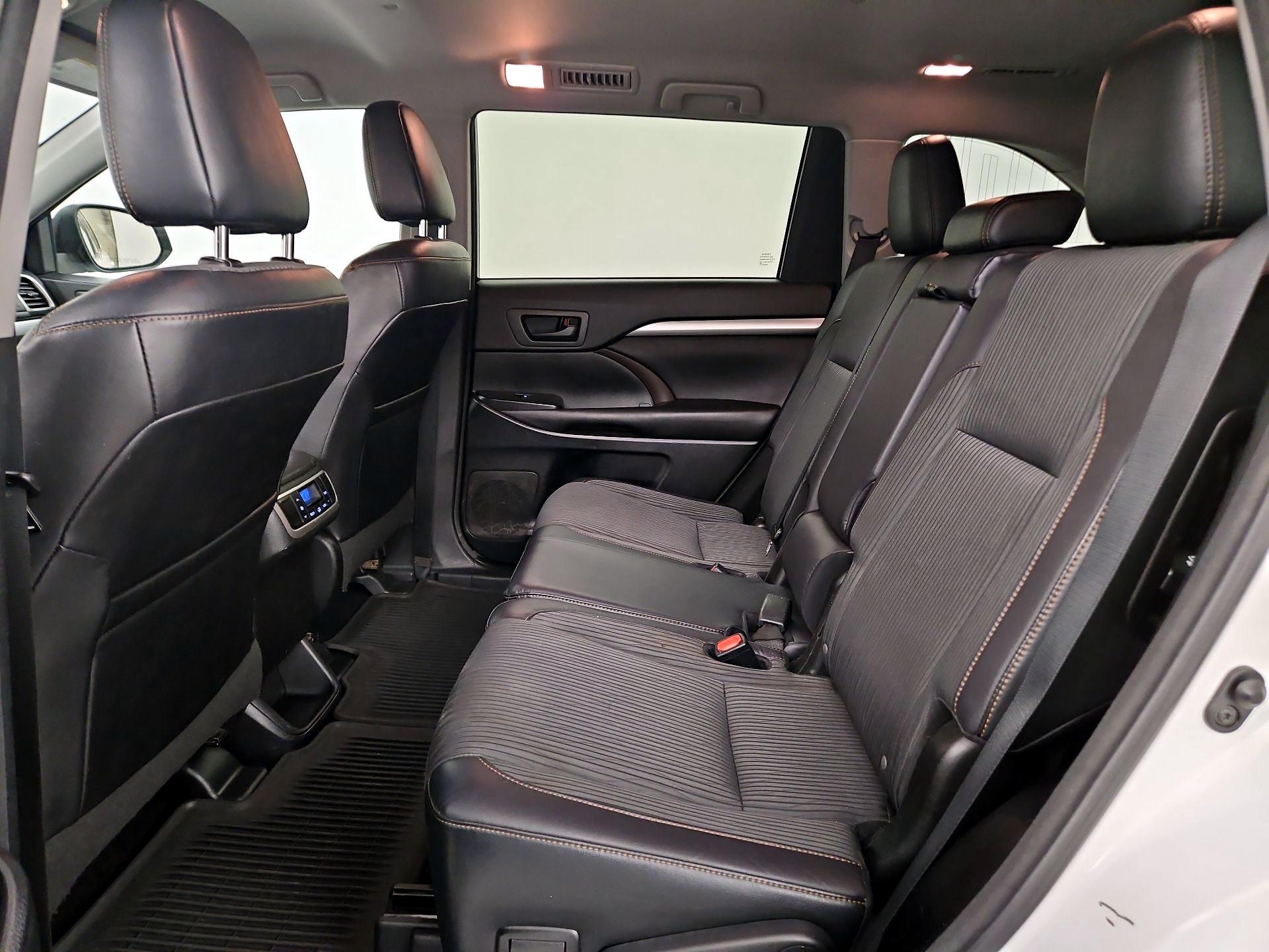 Thumbnail: 2016 Toyota Highlander - 19