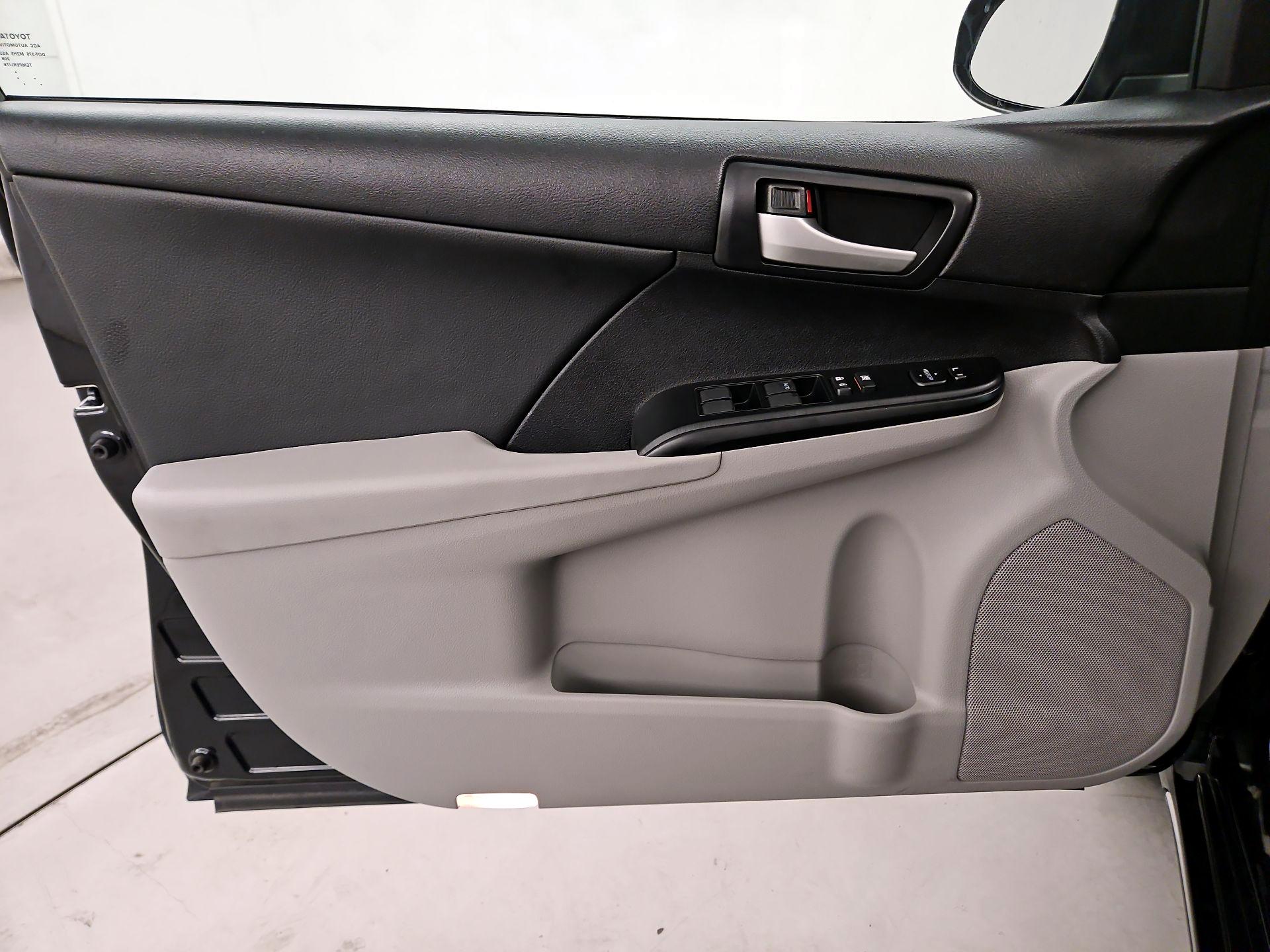Thumbnail: 2014 Toyota Camry - 12