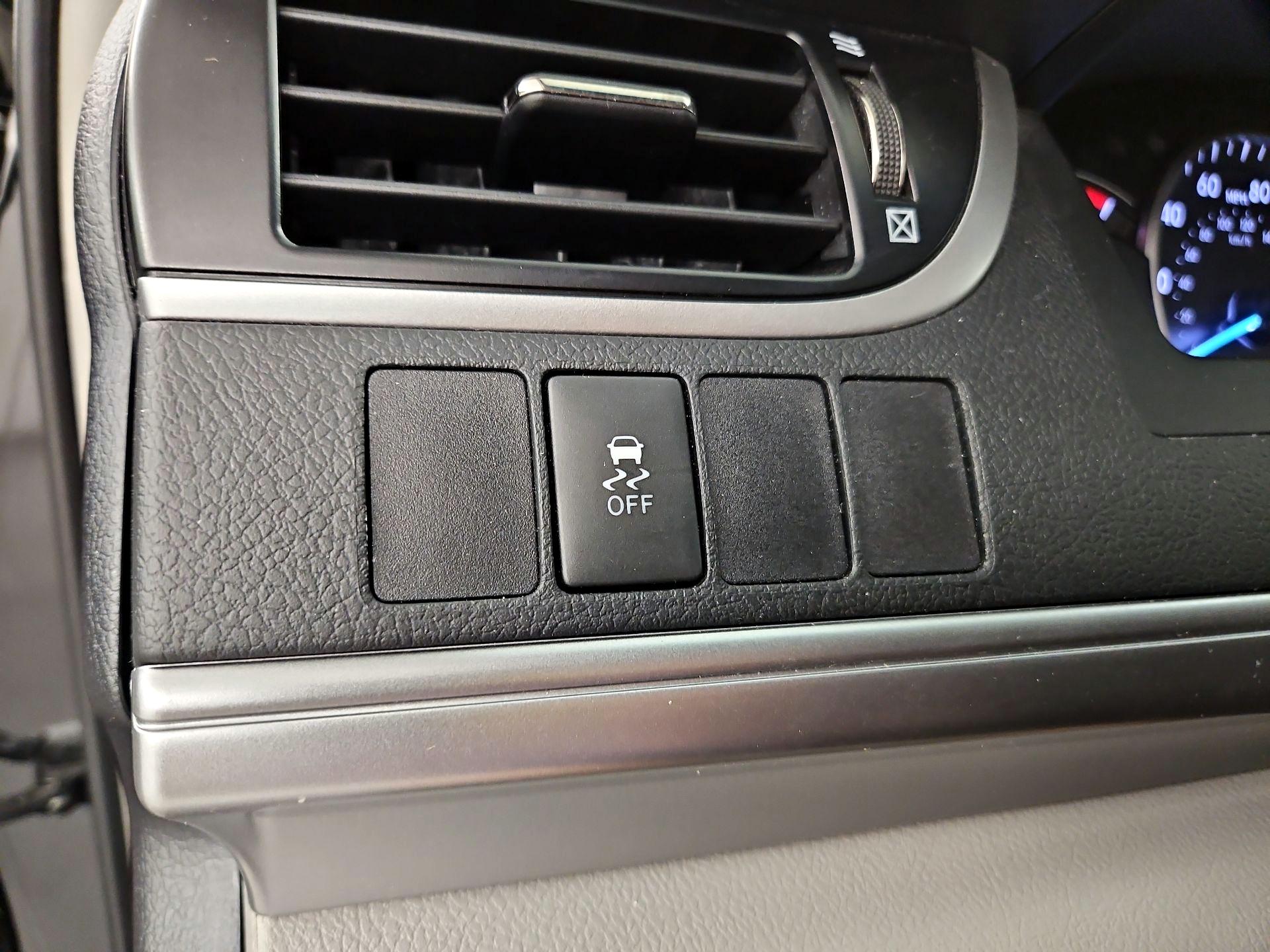 Thumbnail: 2014 Toyota Camry - 13