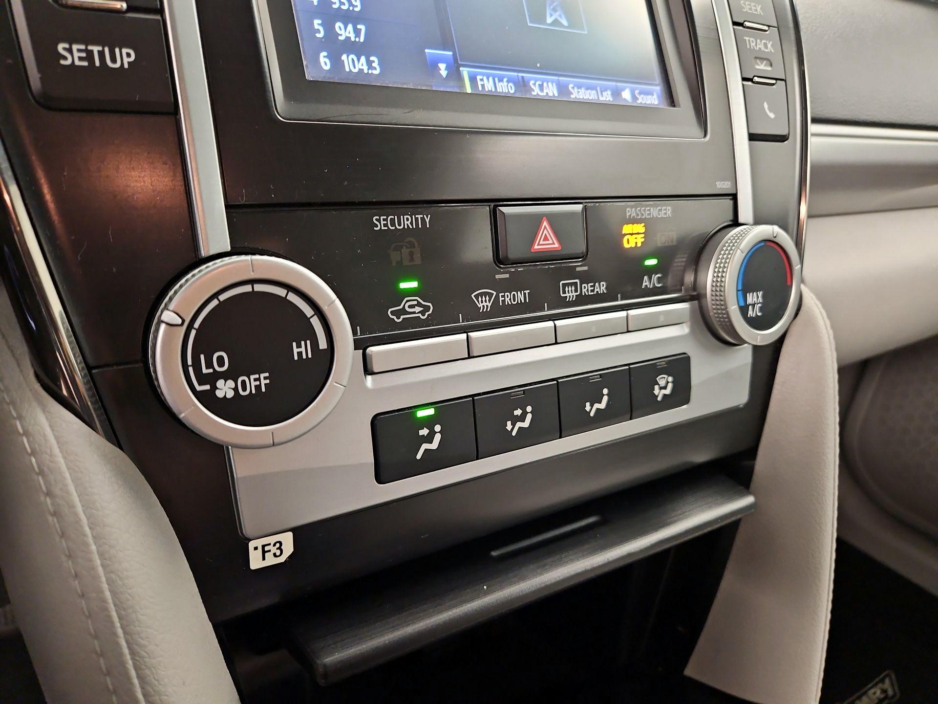Thumbnail: 2014 Toyota Camry - 16