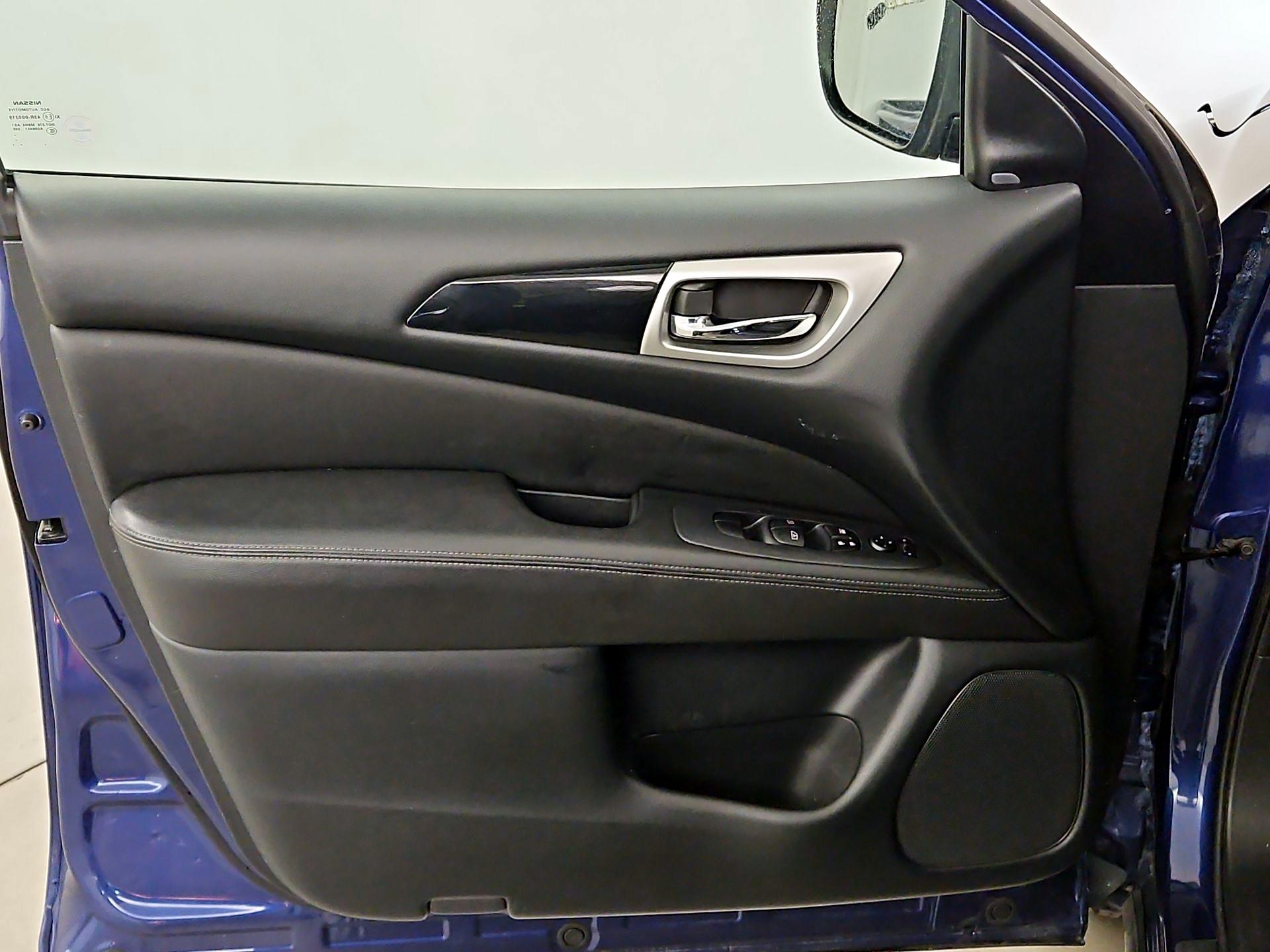 Thumbnail: 2019 Nissan Pathfinder - 12