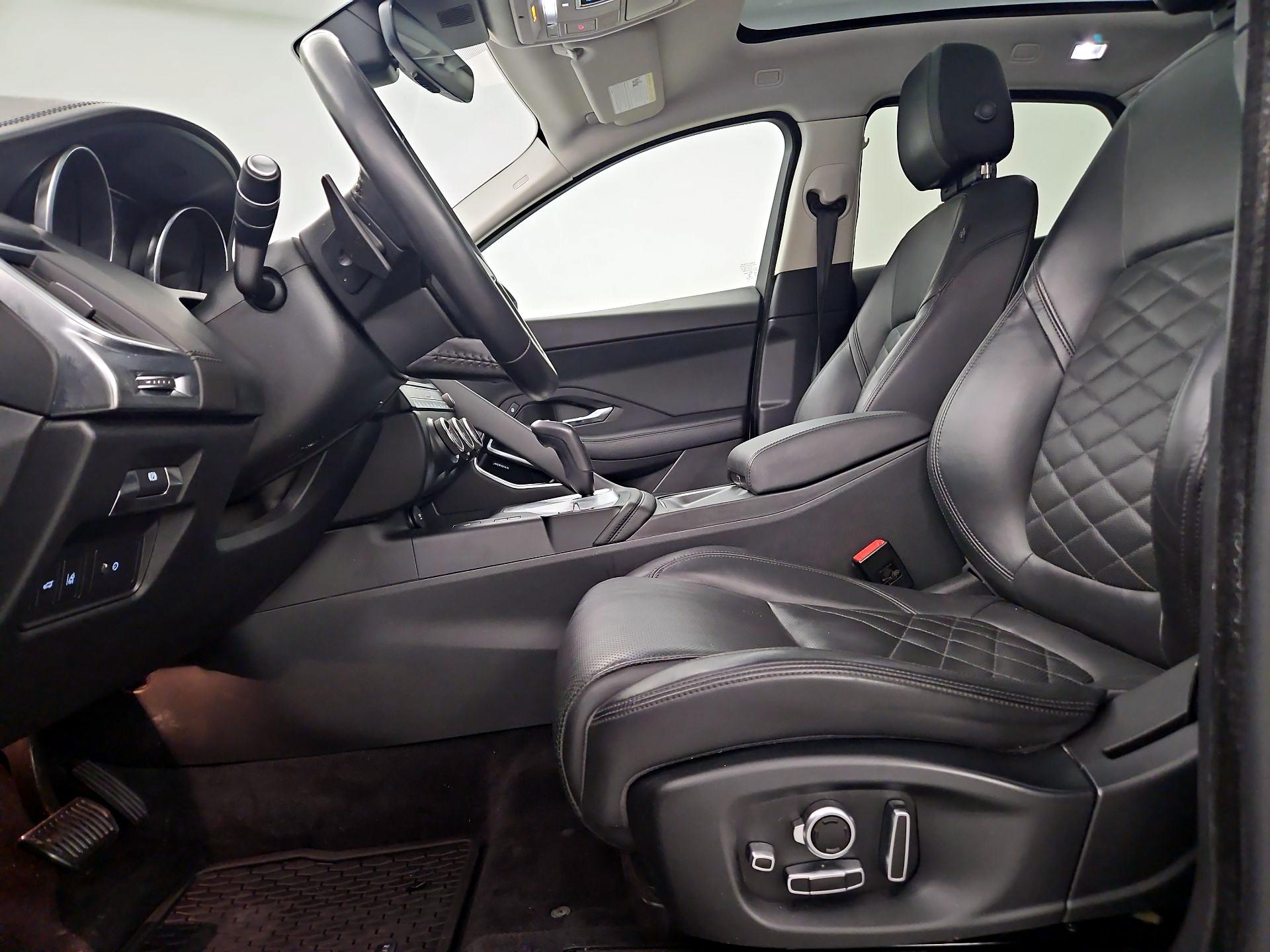 Thumbnail: 2019 Jaguar E-Pace - 11