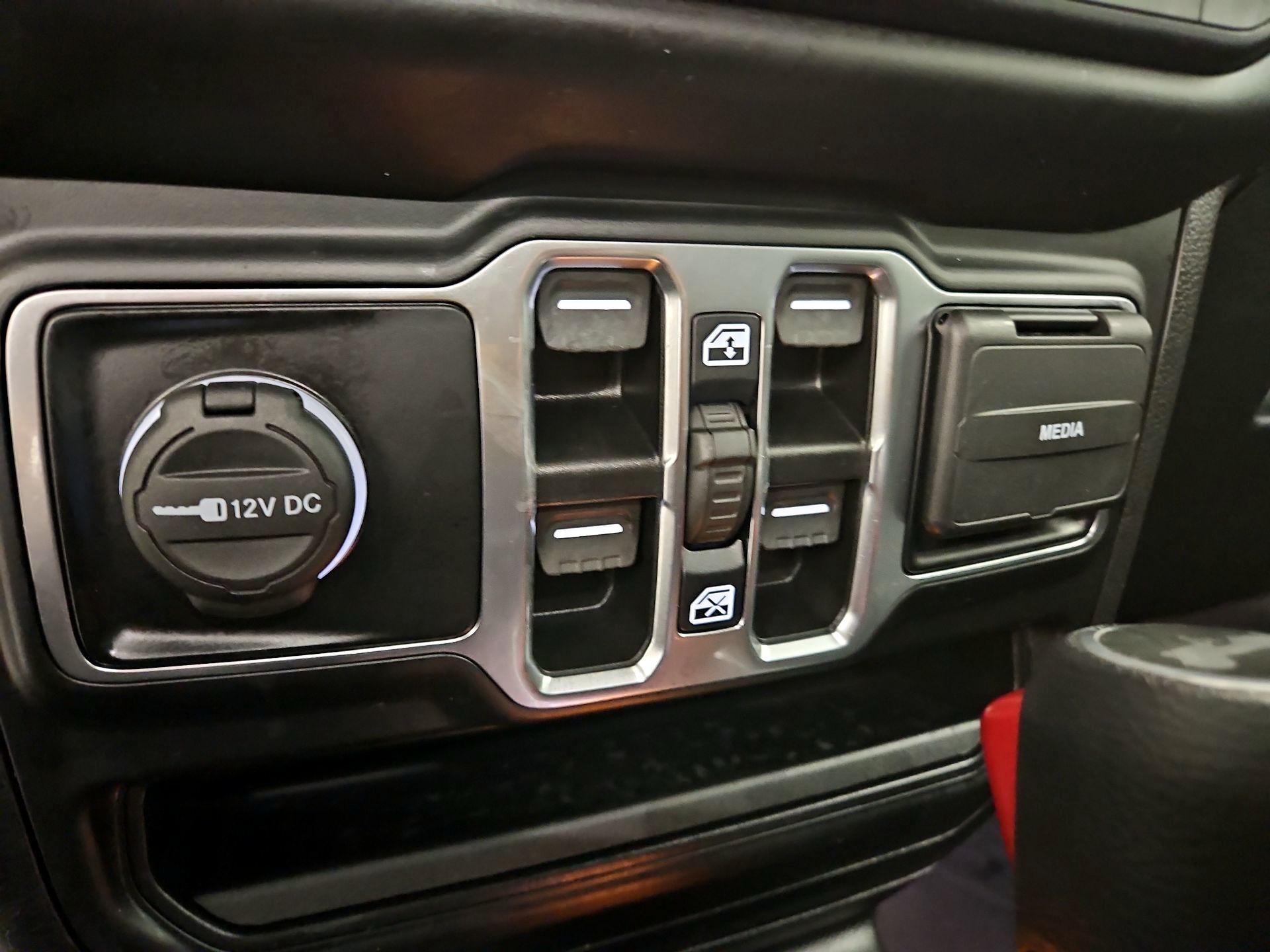 Thumbnail: 2021 Jeep Wrangler - 18