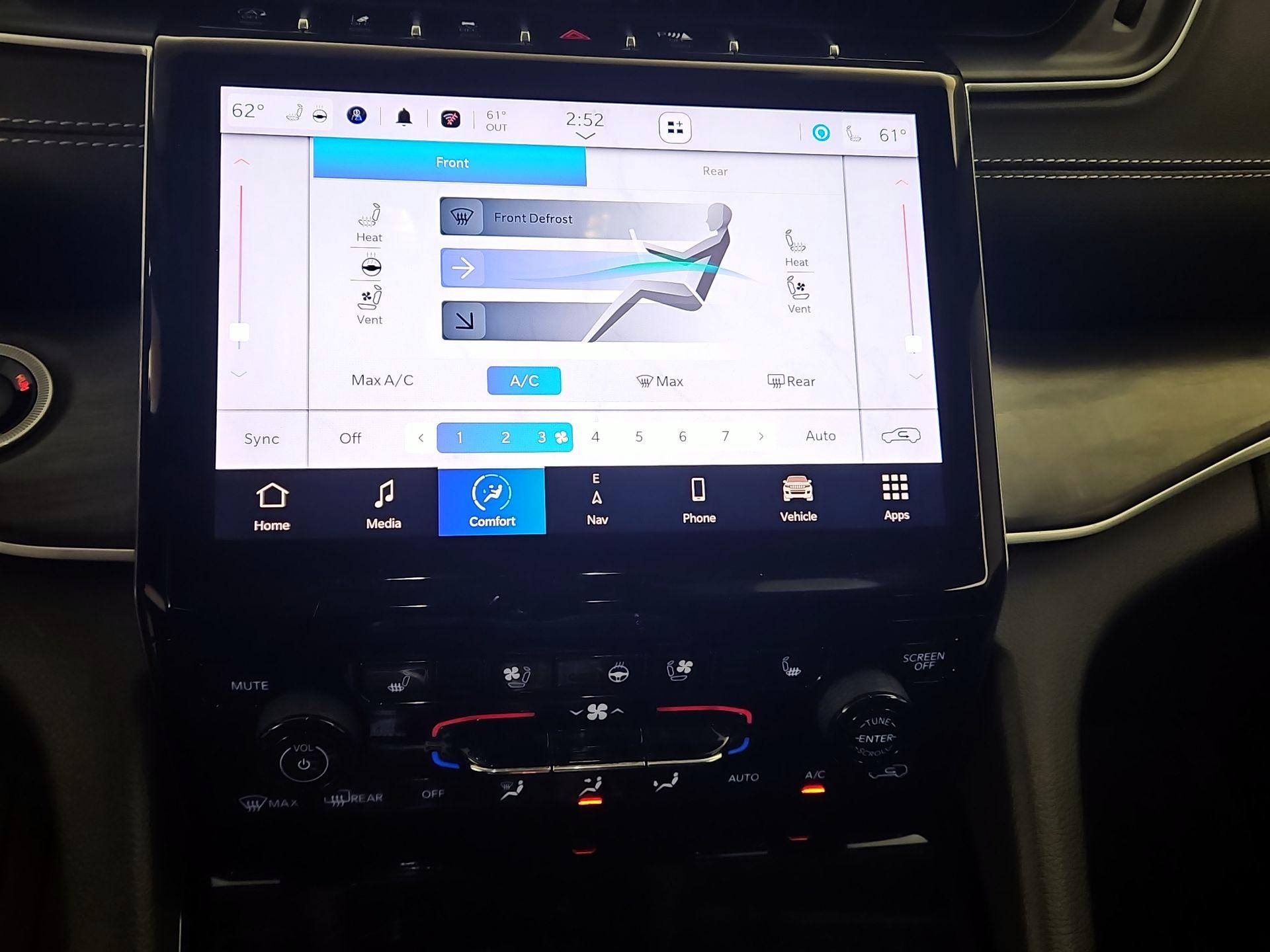 Thumbnail: 2023 Jeep Grand Cherokee L - 17