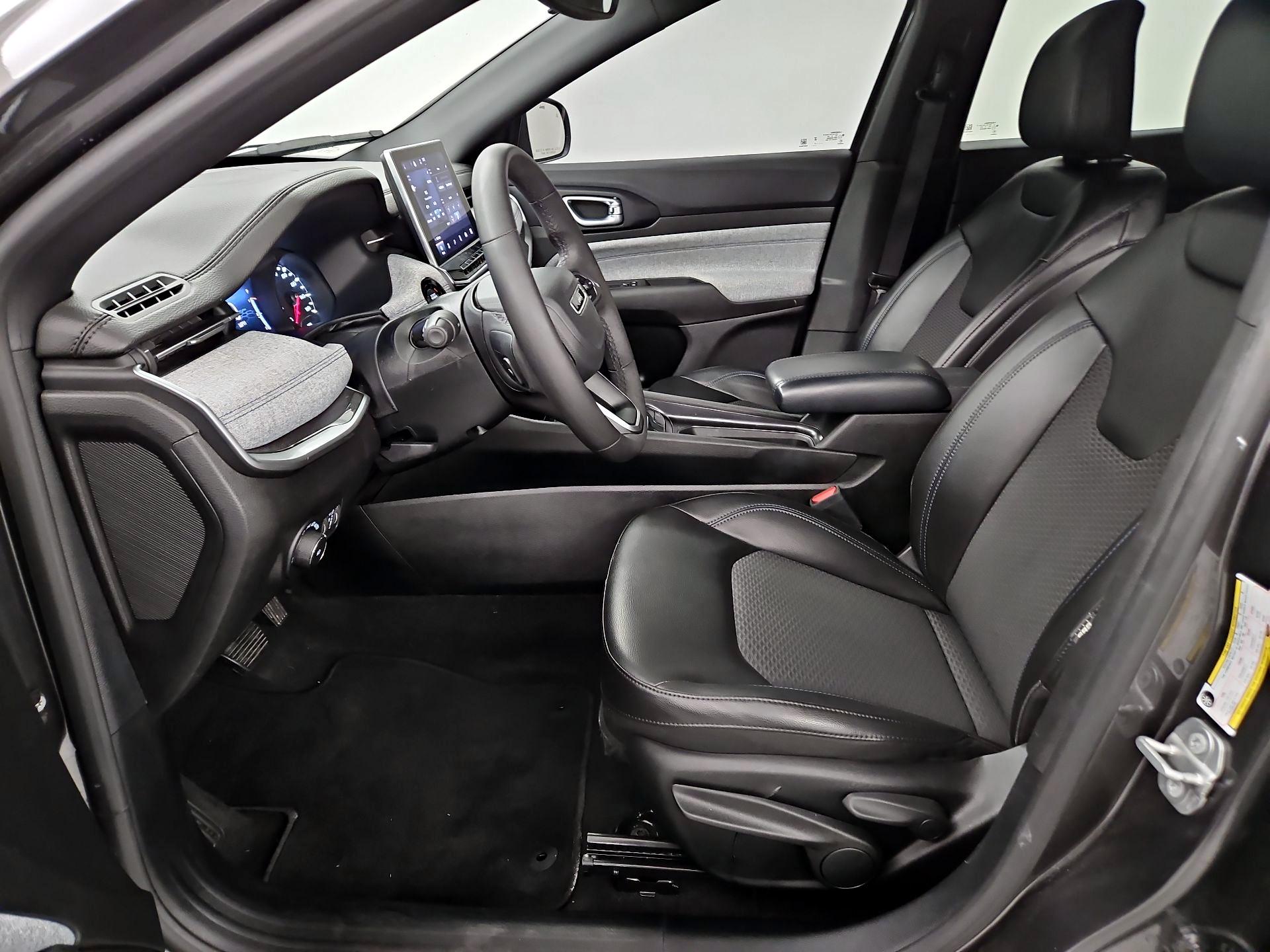 Thumbnail: 2023 Jeep Compass - 11