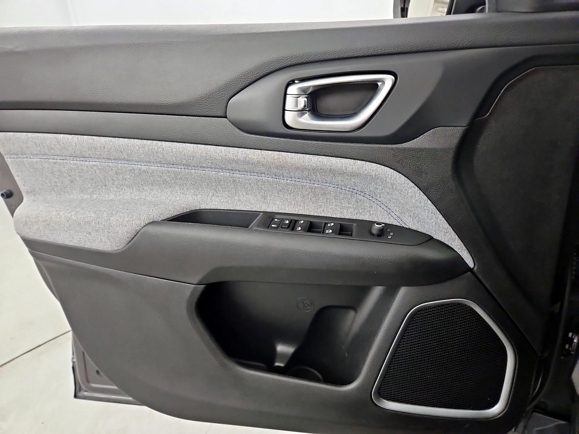 Thumbnail: 2023 Jeep Compass - 12