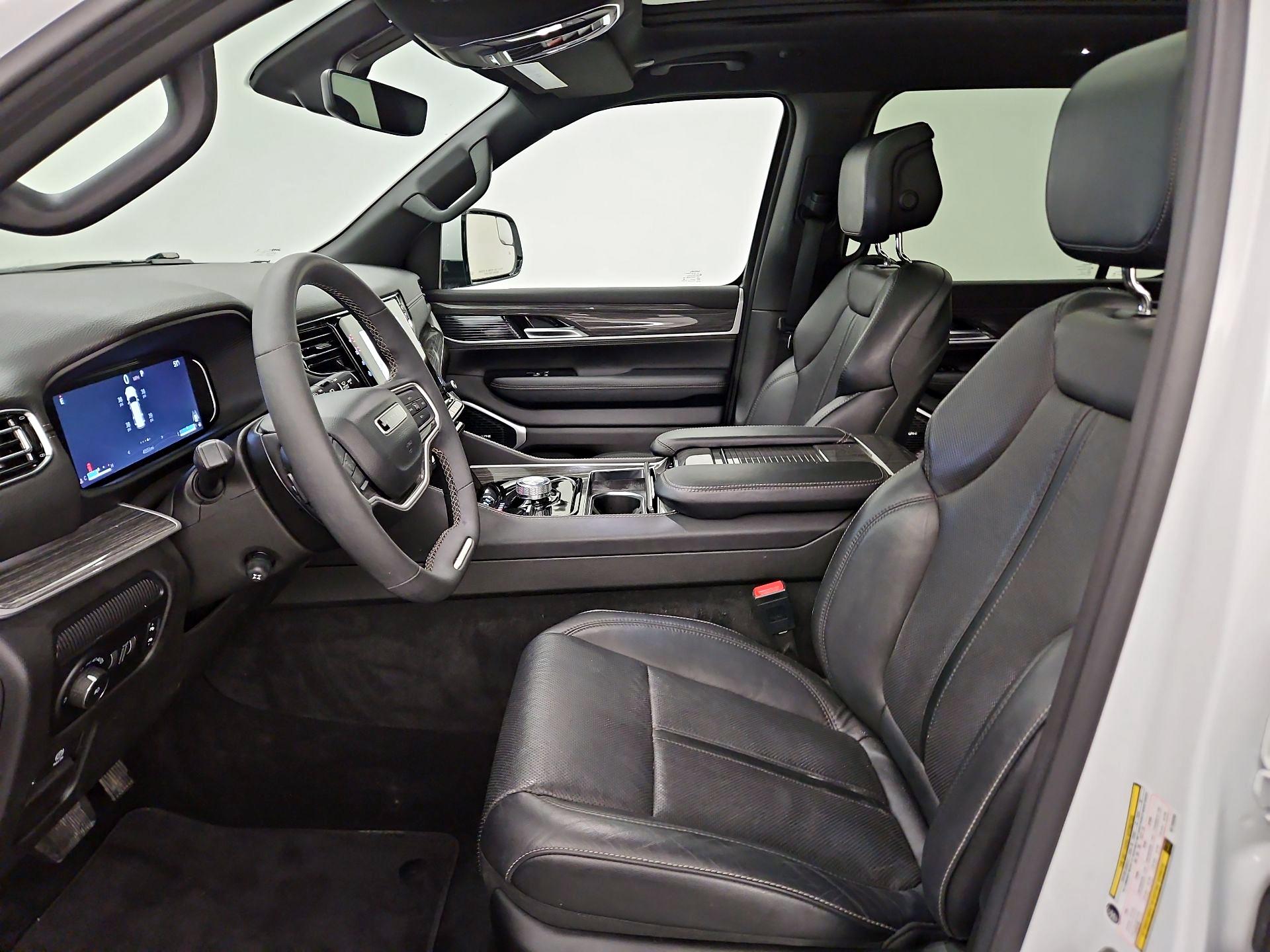 Thumbnail: 2022 Jeep Wagoneer - 11
