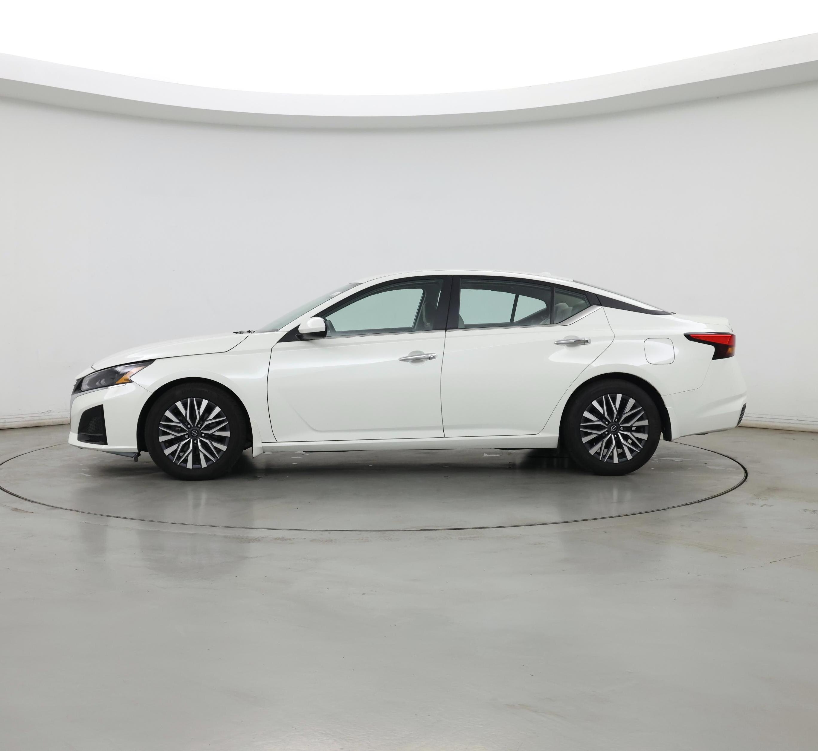 Thumbnail: 2023 Nissan Altima - 3