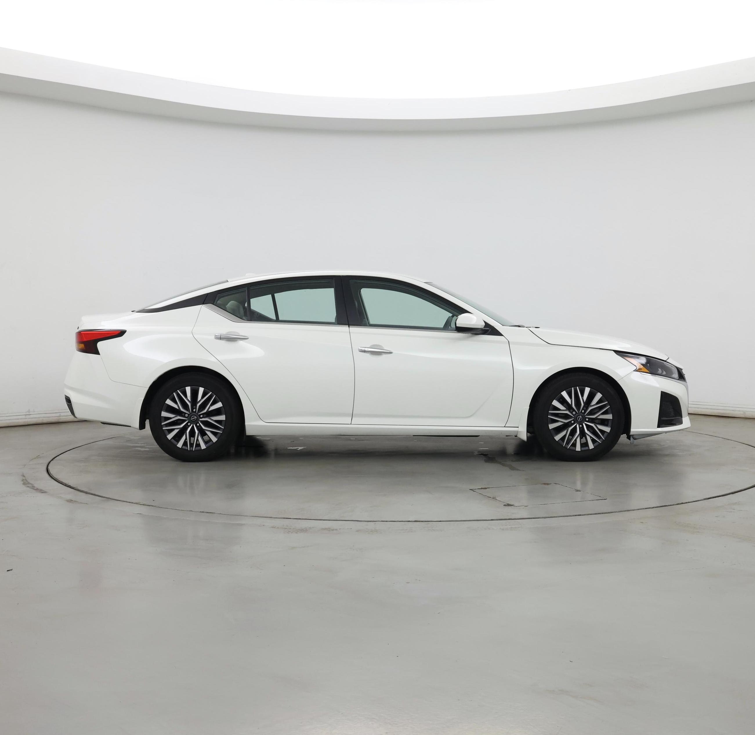 Thumbnail: 2023 Nissan Altima - 7