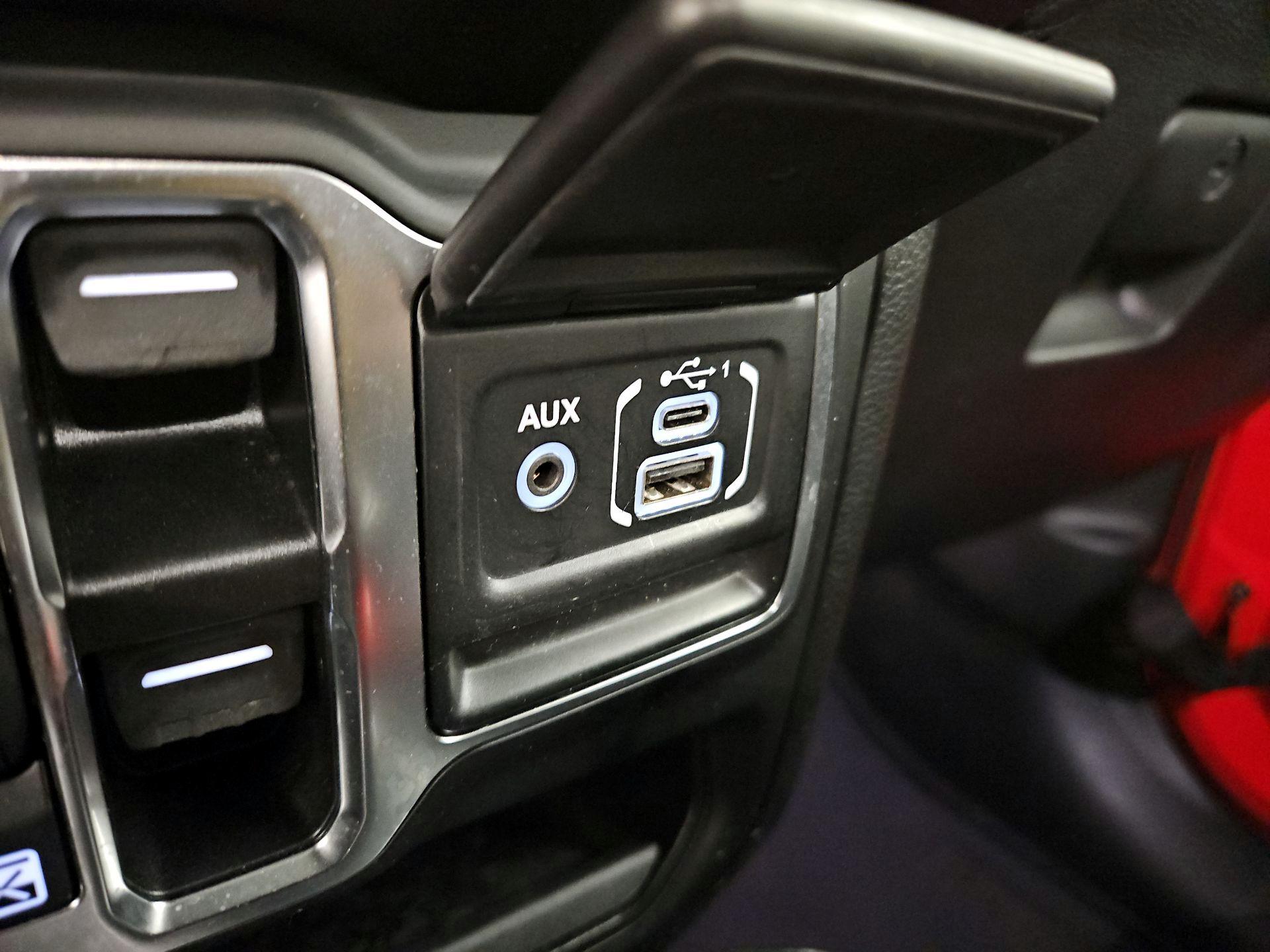Thumbnail: 2021 Jeep Wrangler - 19