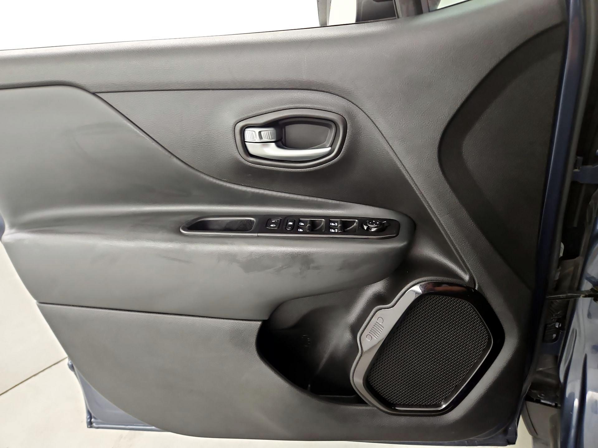 Thumbnail: 2022 Jeep Renegade - 12