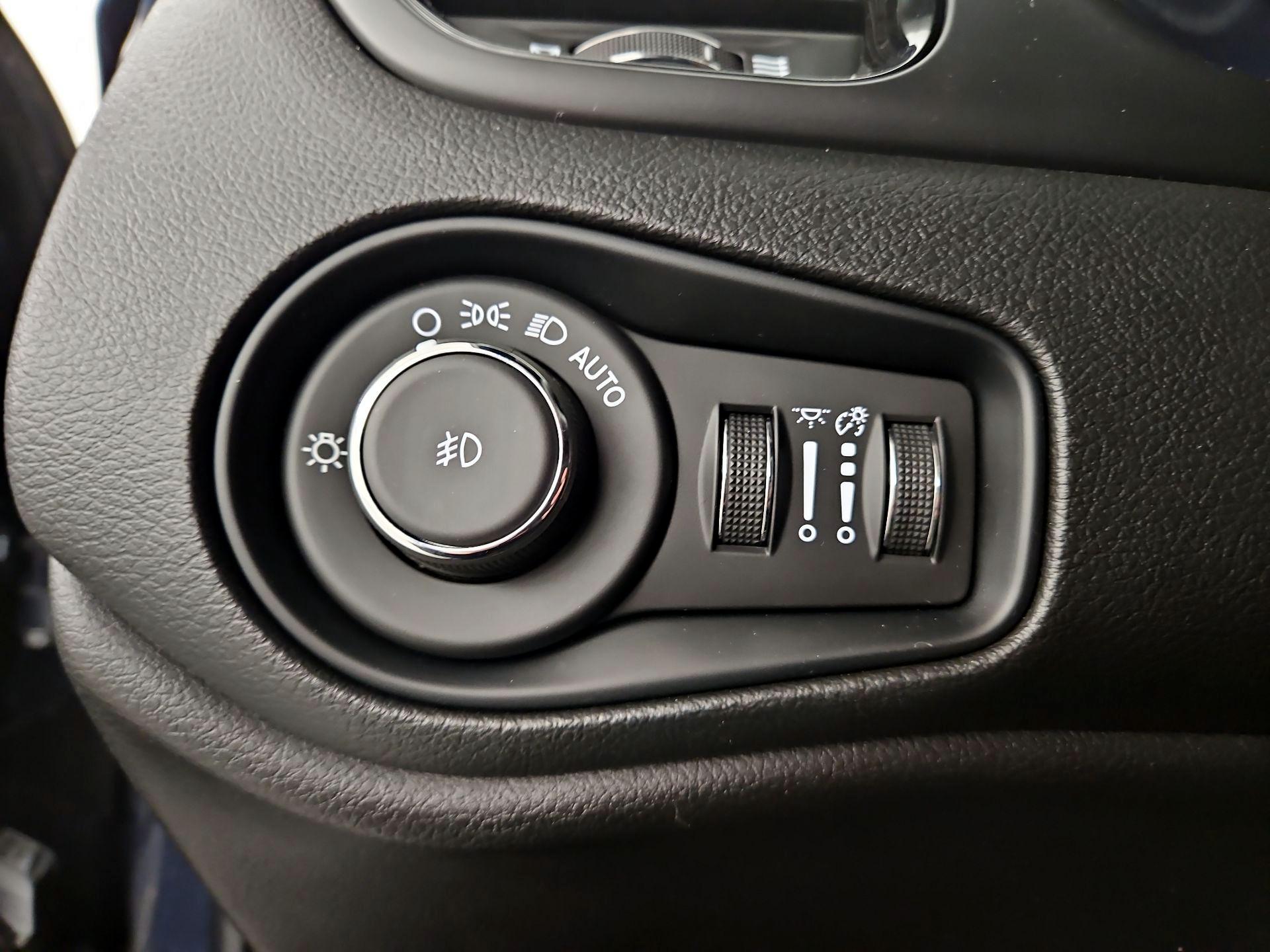 Thumbnail: 2022 Jeep Renegade - 13
