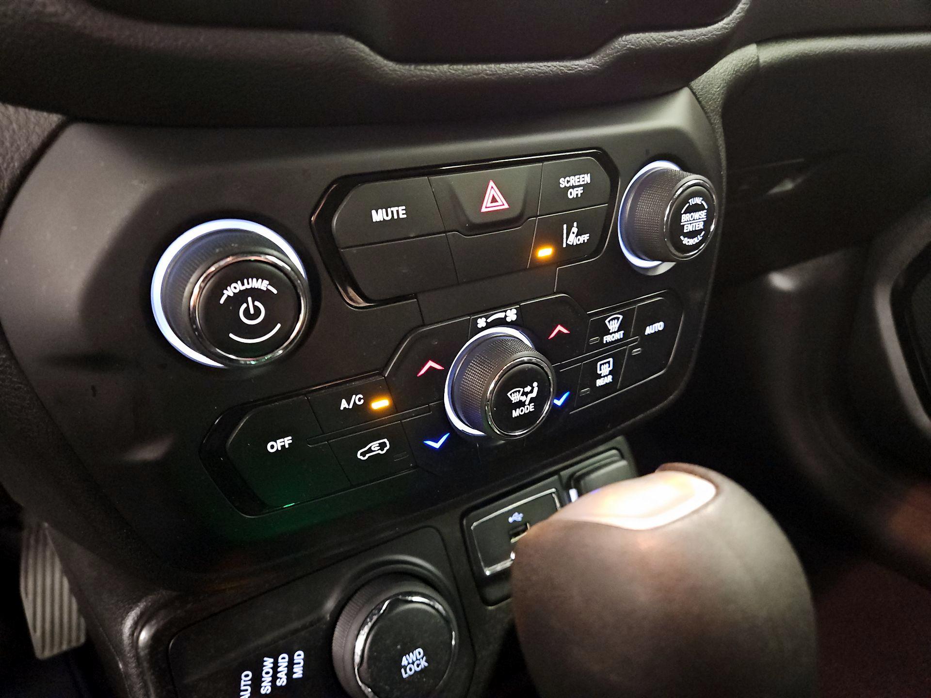 Thumbnail: 2022 Jeep Renegade - 17