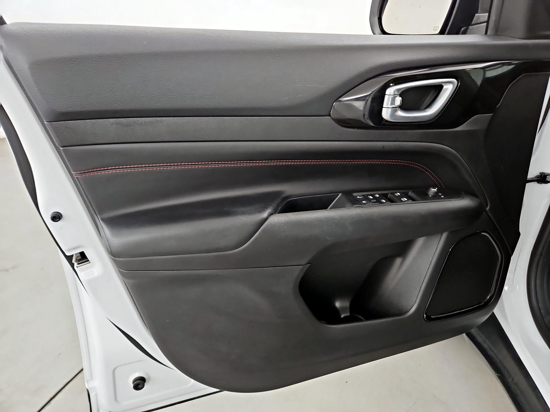 Thumbnail: 2022 Jeep Compass - 12